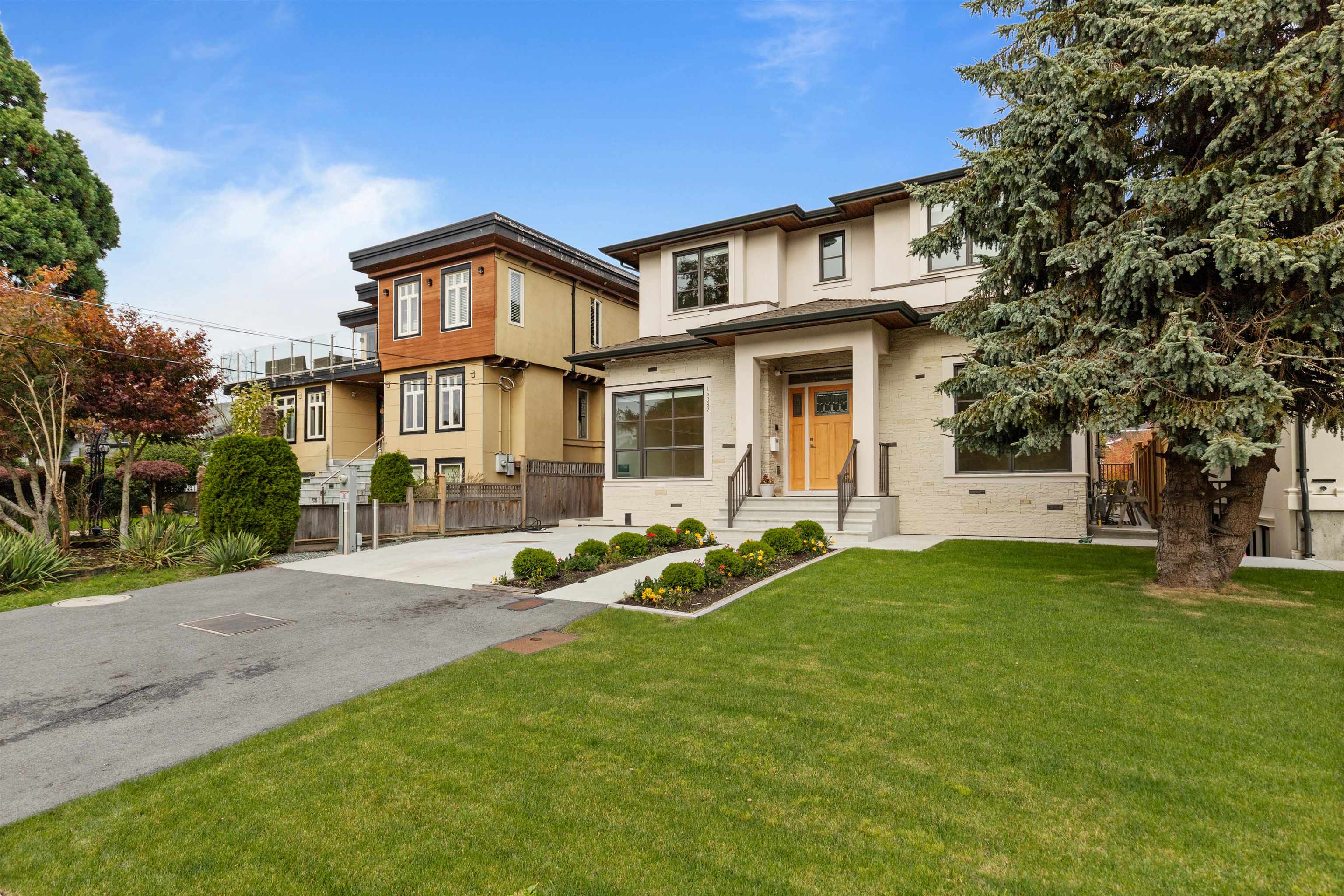 15387 Pacific Avenue, White Rock, White Rock, V4B 1R3 1