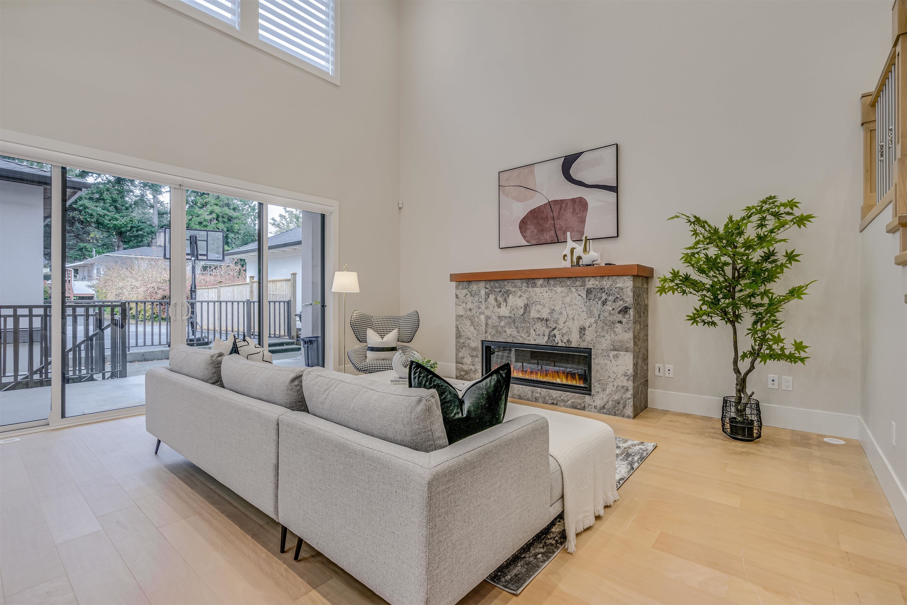 15387 Pacific Avenue, White Rock, White Rock, V4B 1R3 12