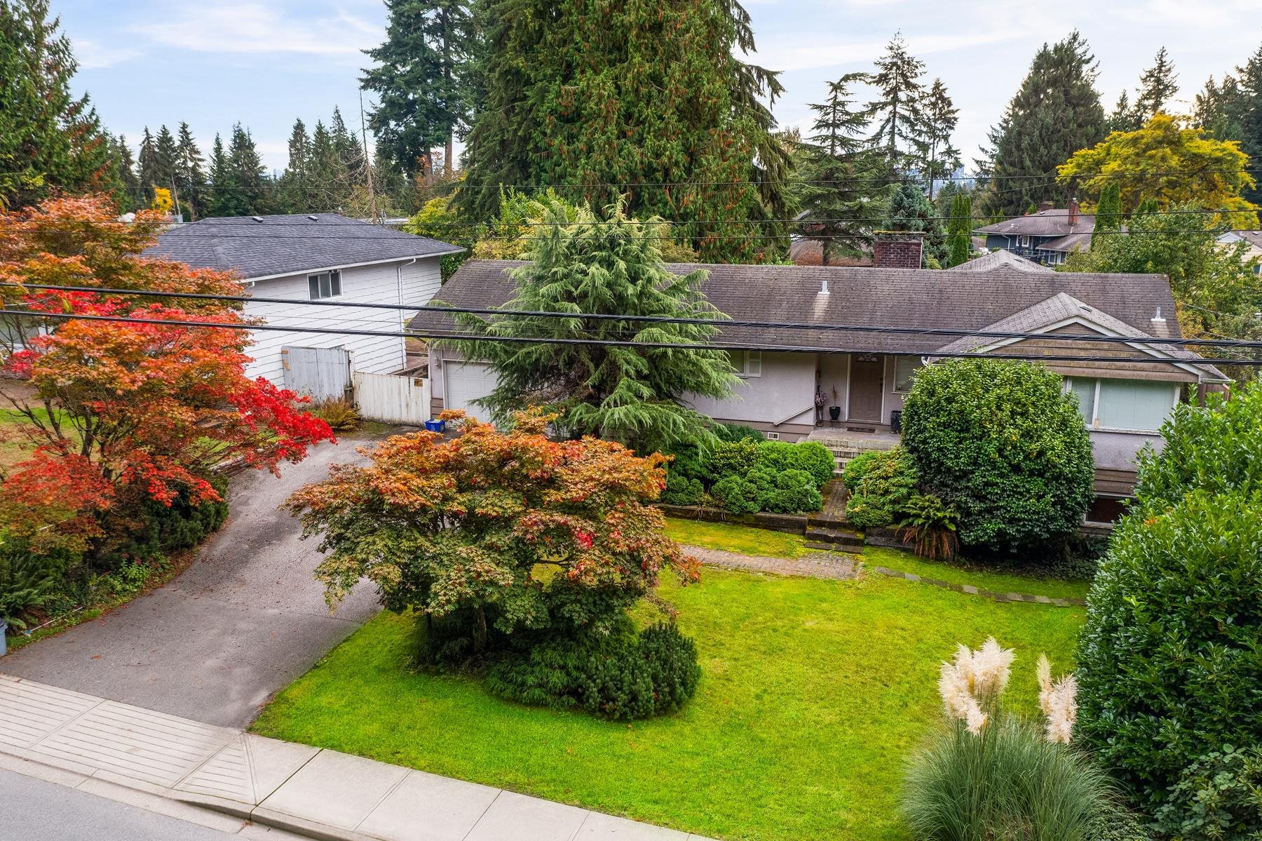 695 Burley Drive, West Vancouver, Cedardale, V7T 1Z3 1