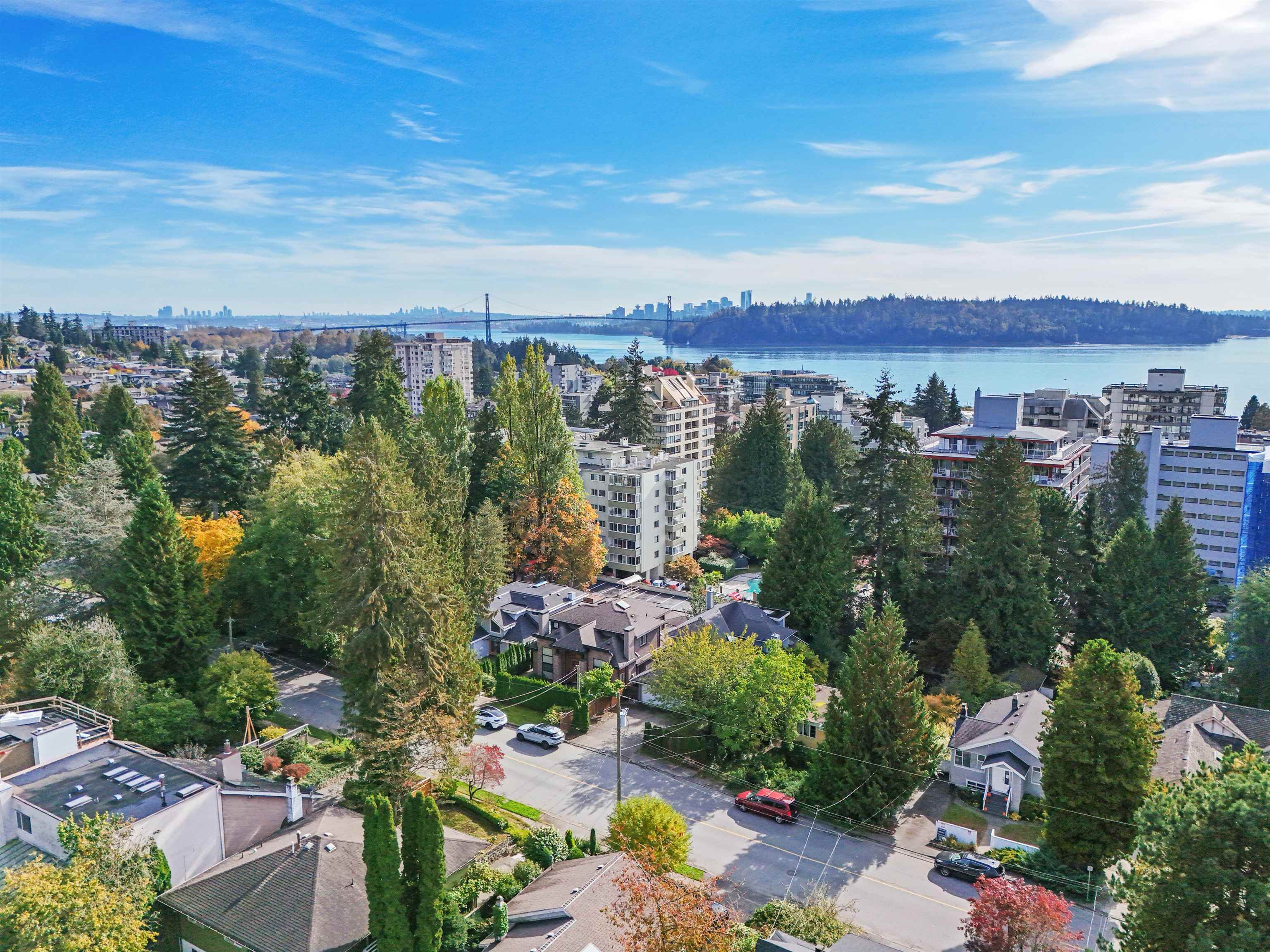 1472 Fulton Avenue, West Vancouver, Ambleside, V7V 3A3 11