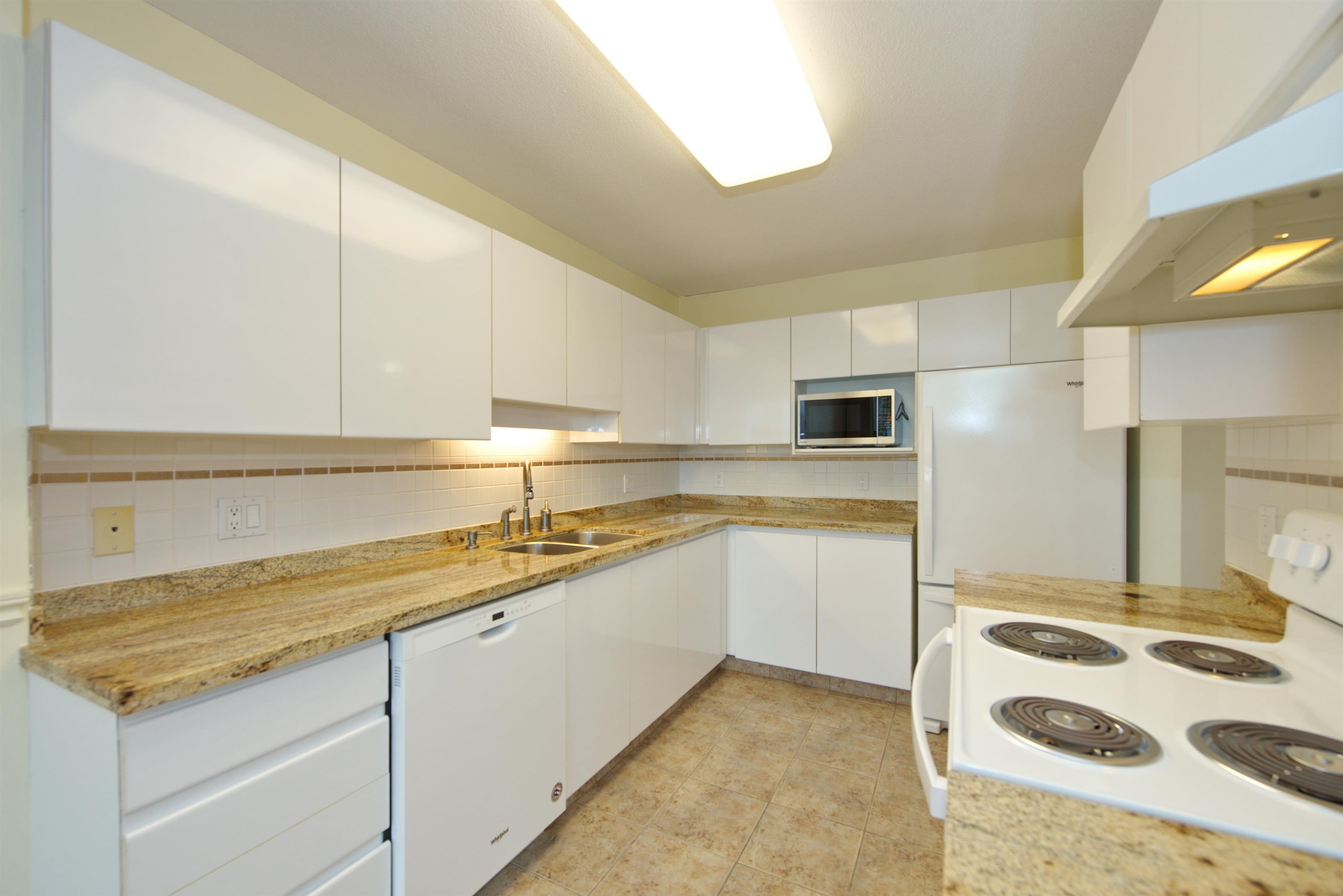 901 5899 Wilson Avenue, Burnaby, Central Park BS, V5H 4R9 9