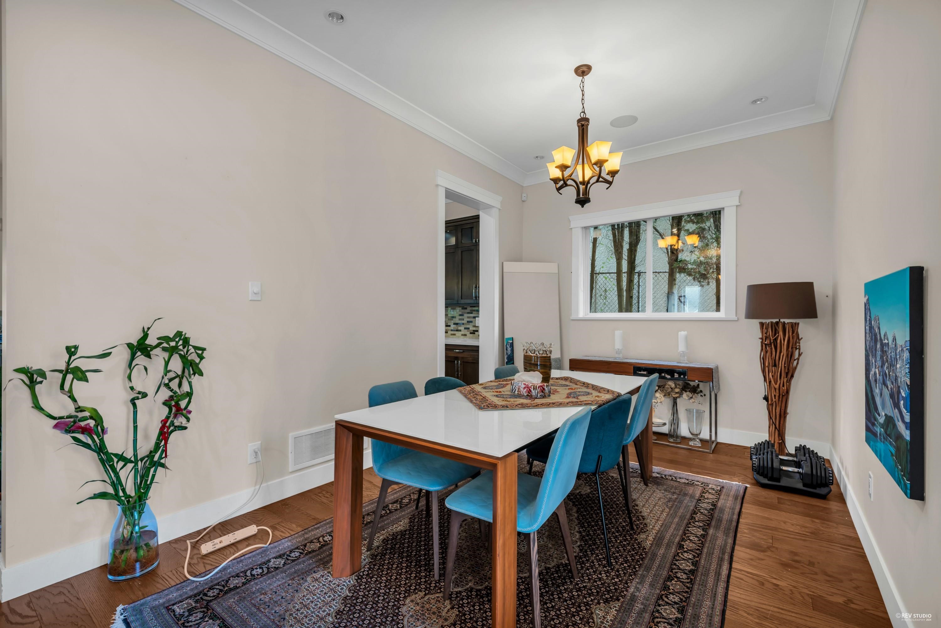 Listing image of 484 W QUEENS ROAD