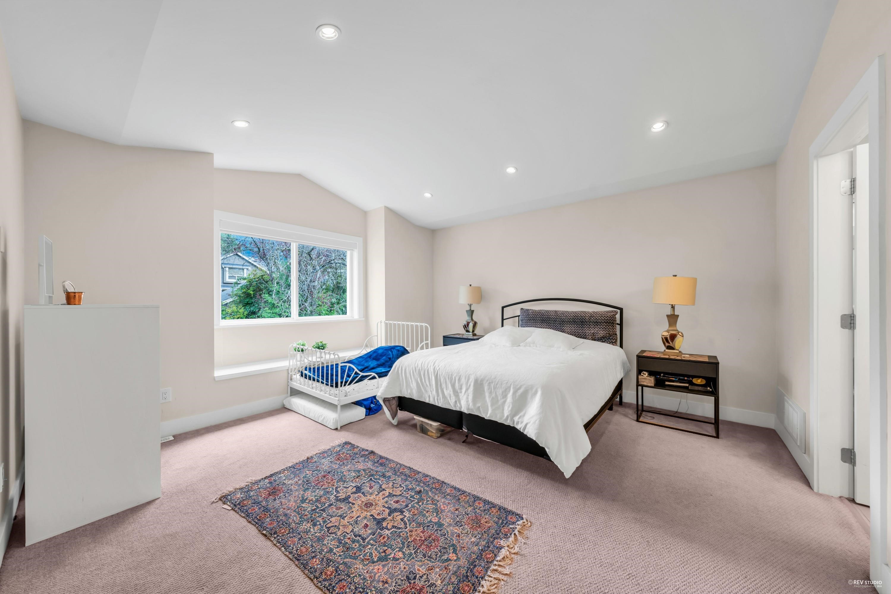 Listing image of 484 W QUEENS ROAD