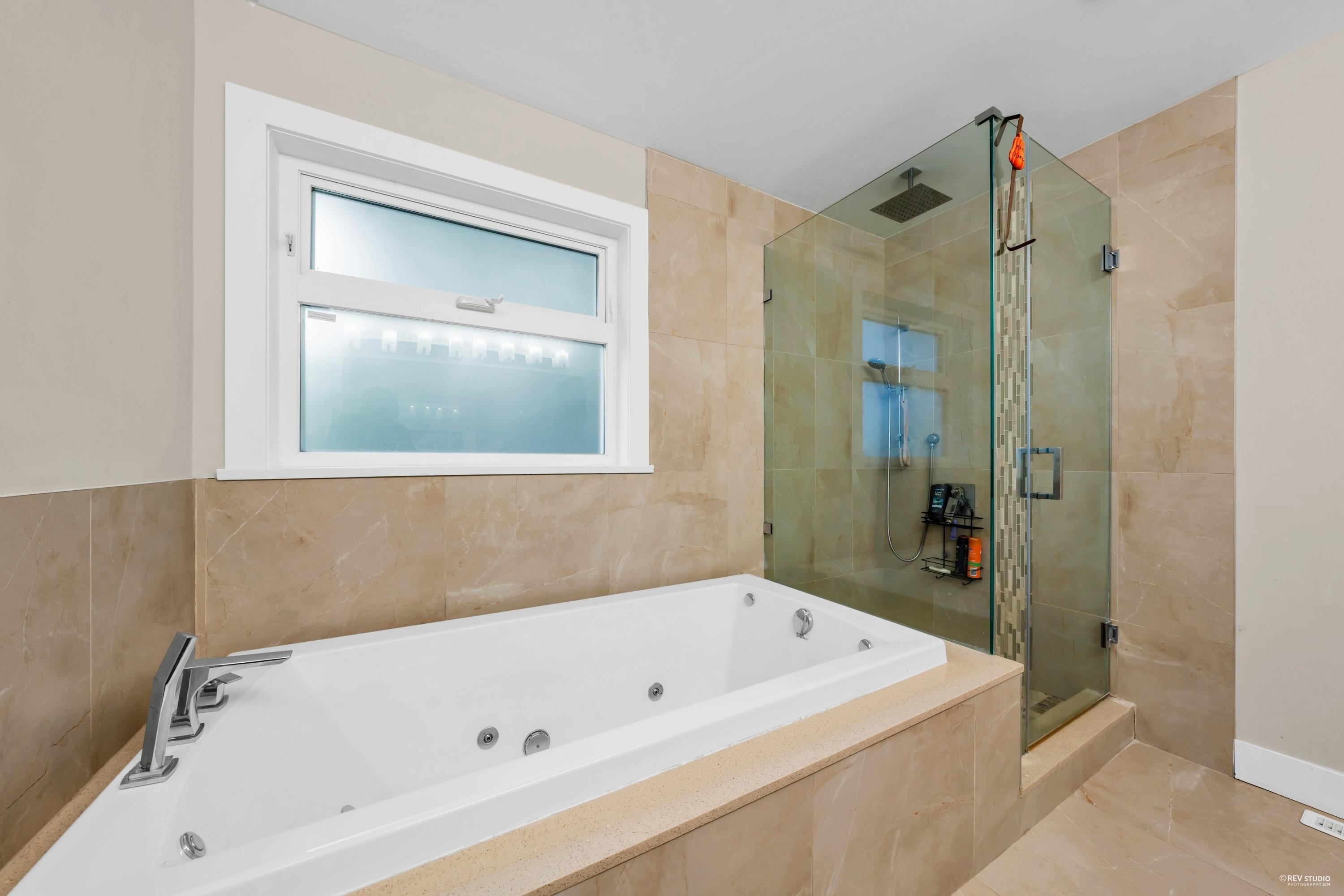 Listing image of 484 W QUEENS ROAD
