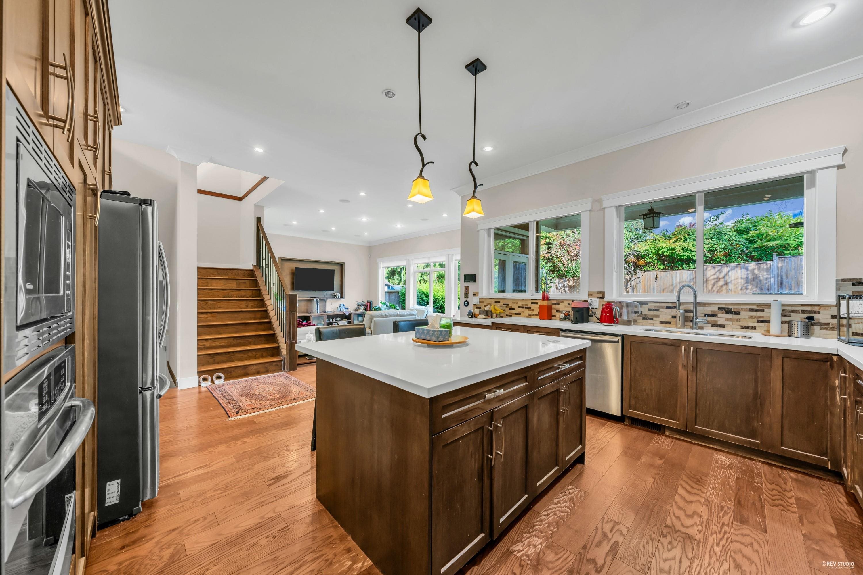 Listing image of 484 W QUEENS ROAD