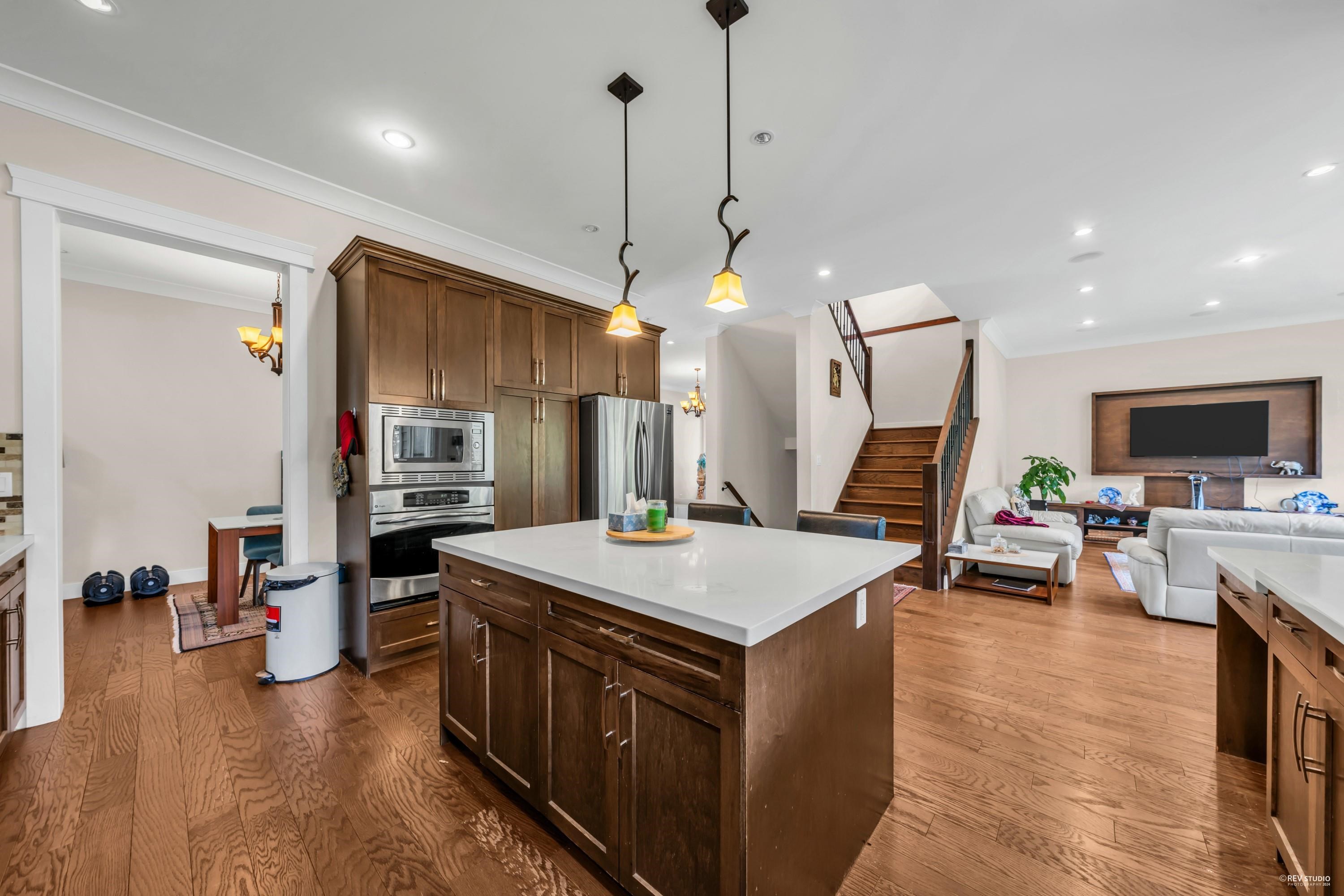 Listing image of 484 W QUEENS ROAD