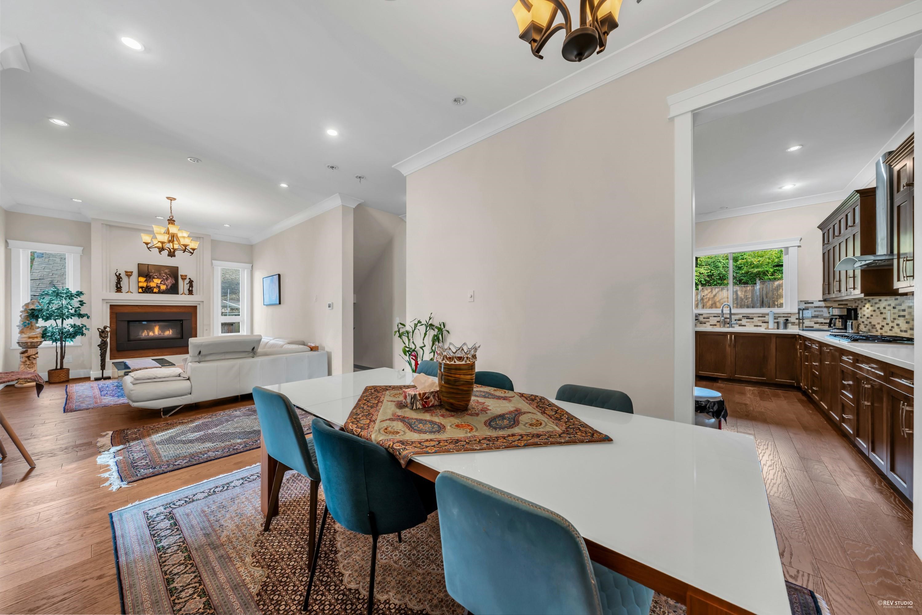 Listing image of 484 W QUEENS ROAD