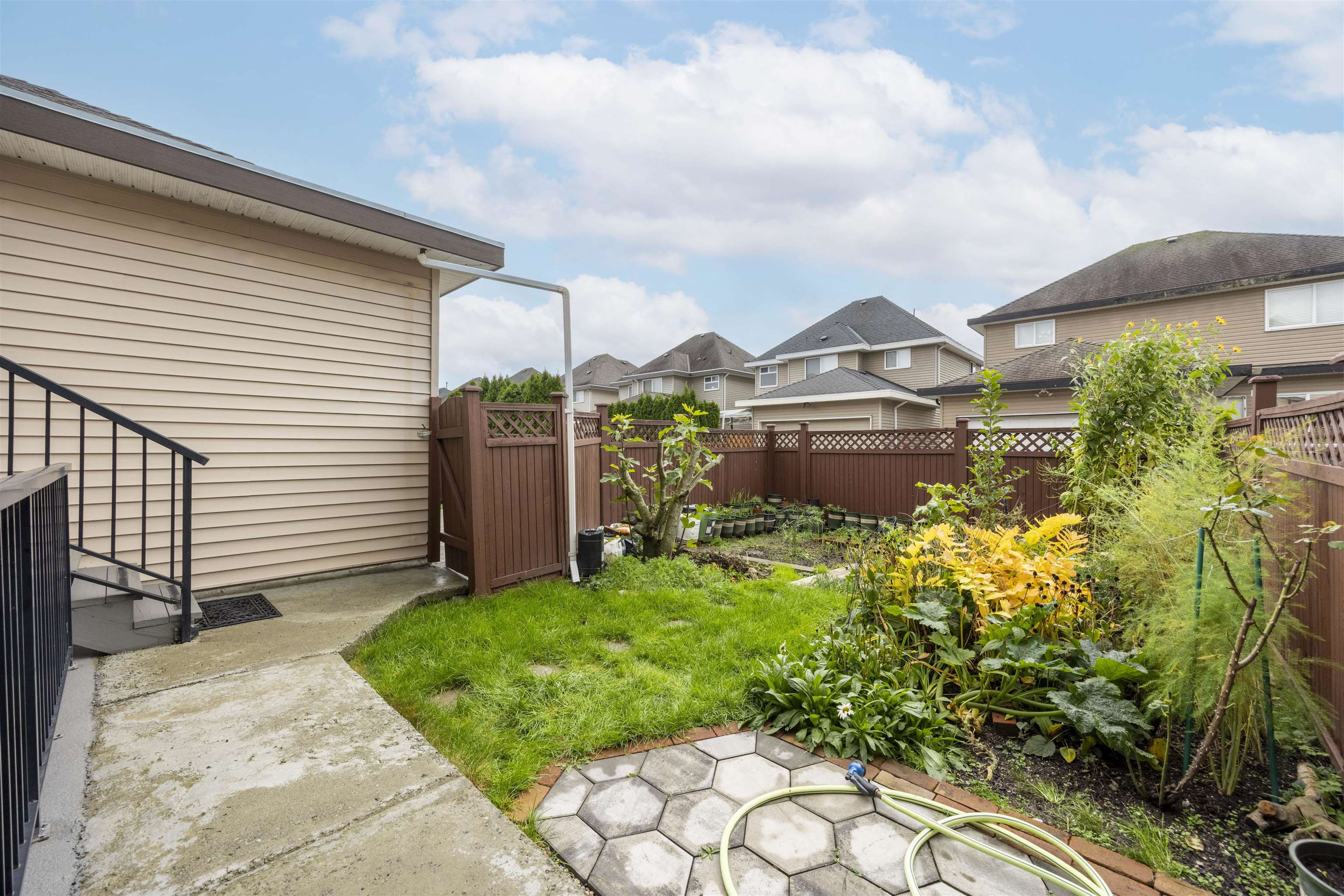 19318 73 Avenue, Surrey, Clayton, V4N 5Y1 35