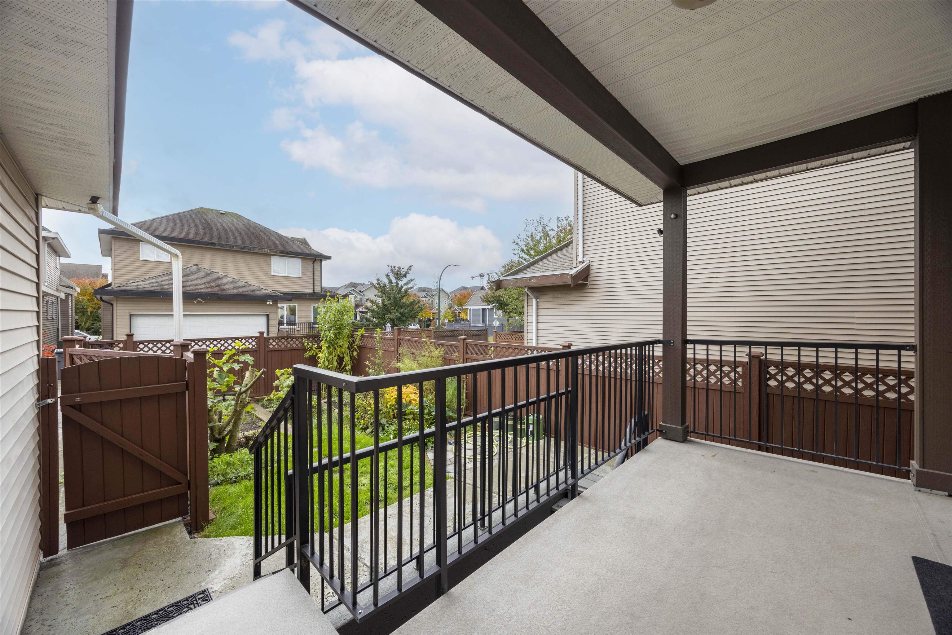 19318 73 Avenue, Surrey, Clayton, V4N 5Y1 37