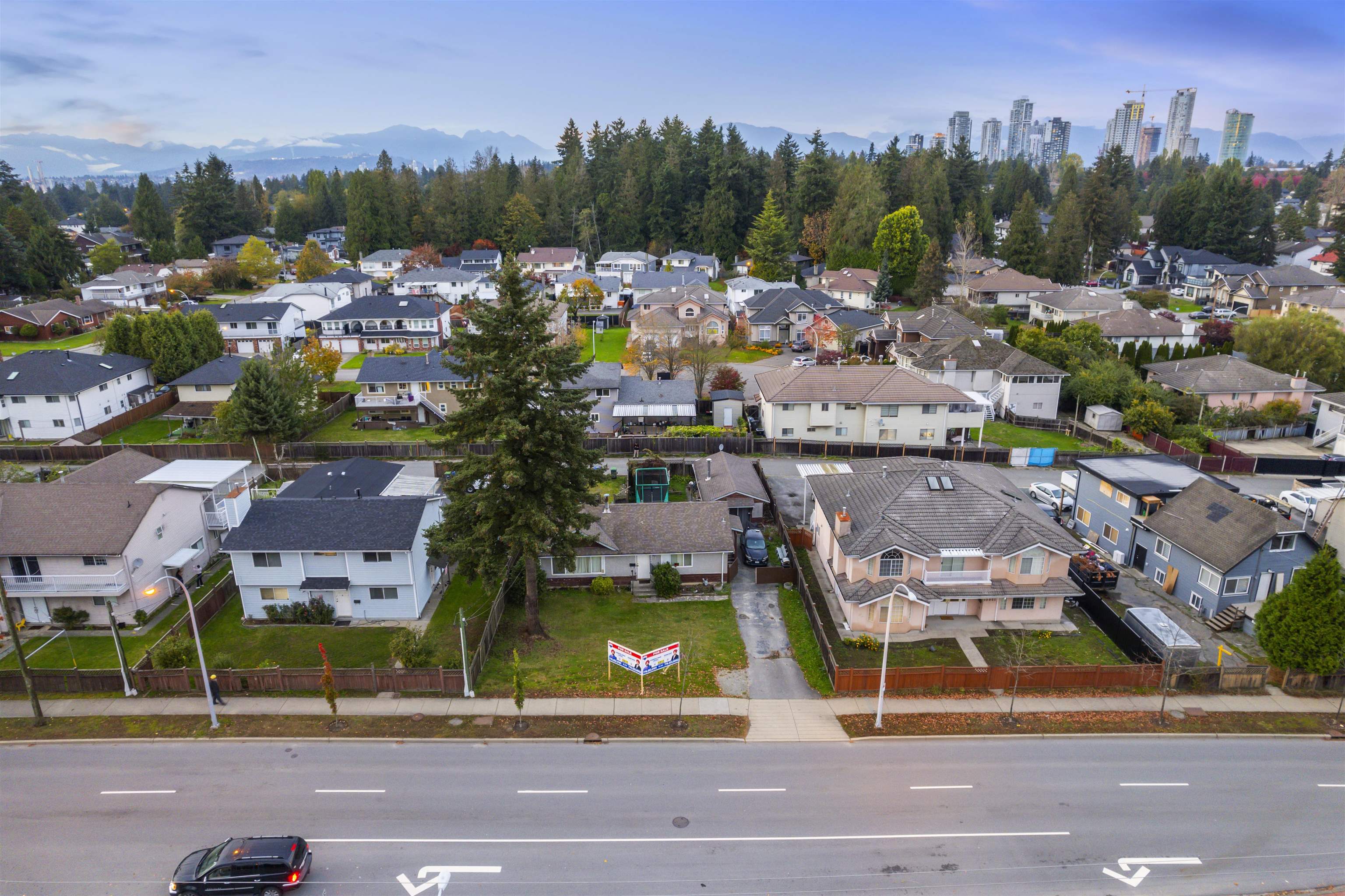 13043 96th Avenue, Surrey, Cedar Hills, V3V 1Y2 2