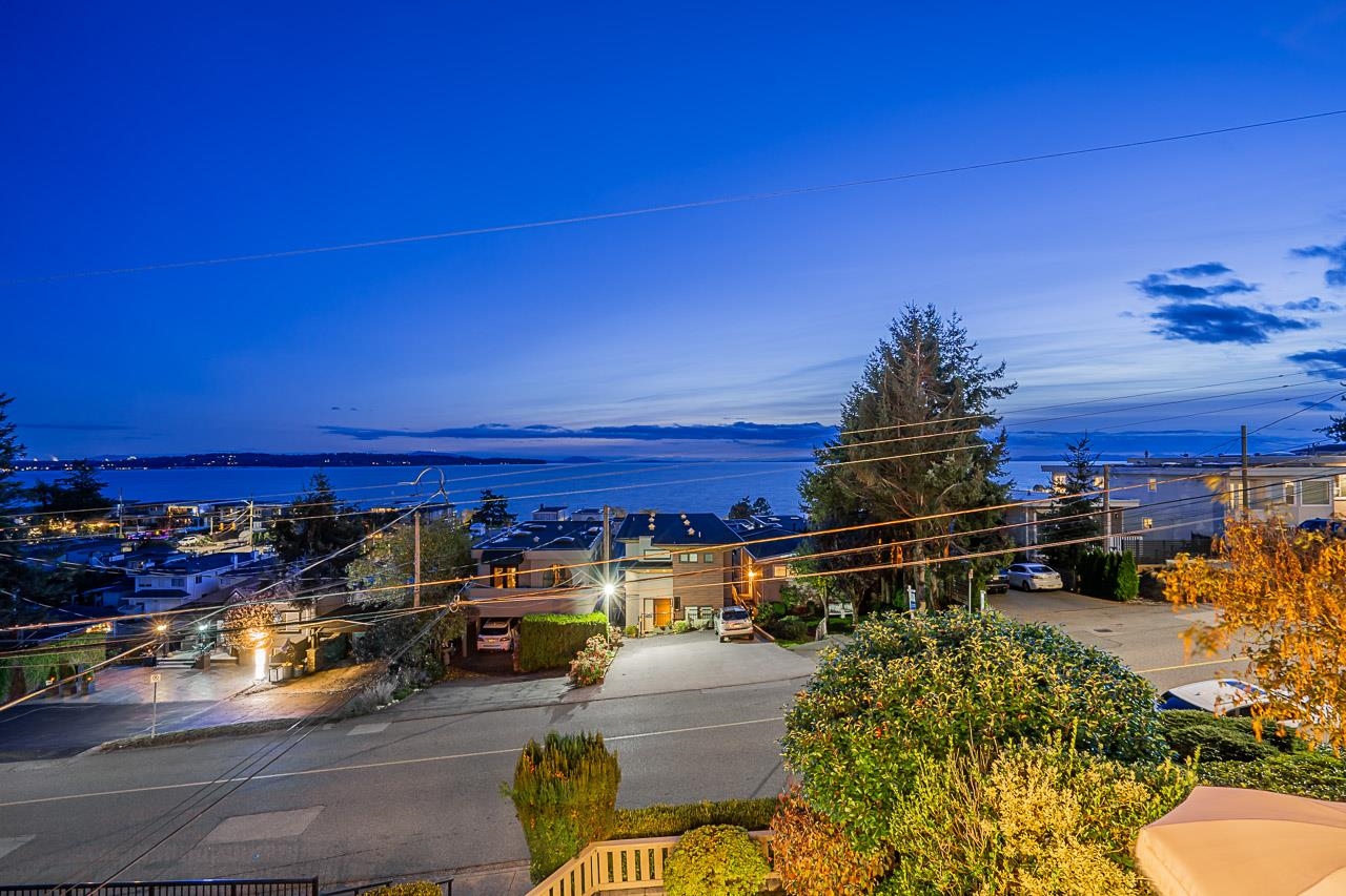 15549 Columbia Avenue, White Rock, White Rock, V4B 1K5 30