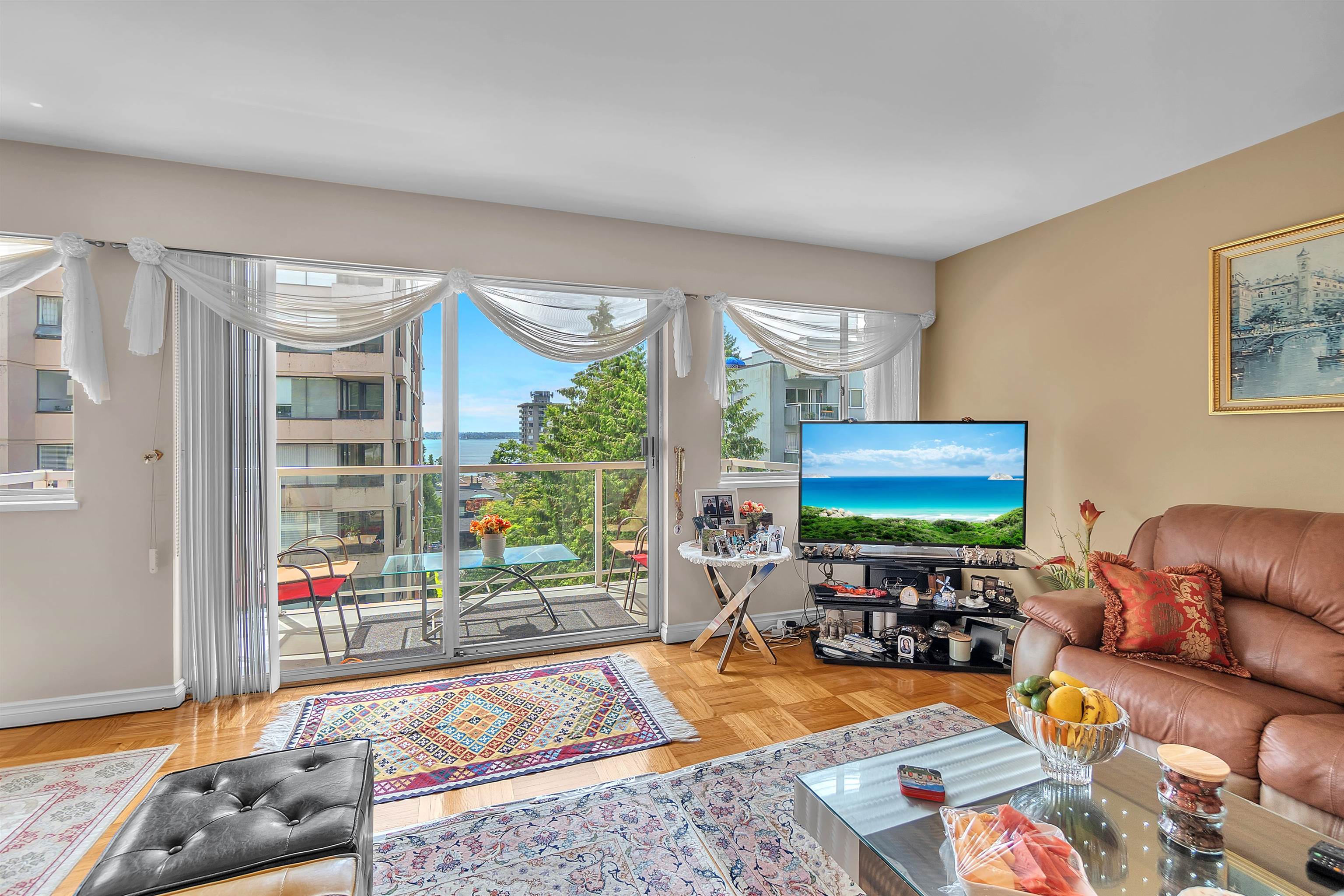 Listing image of 306 1750 ESQUIMALT AVENUE