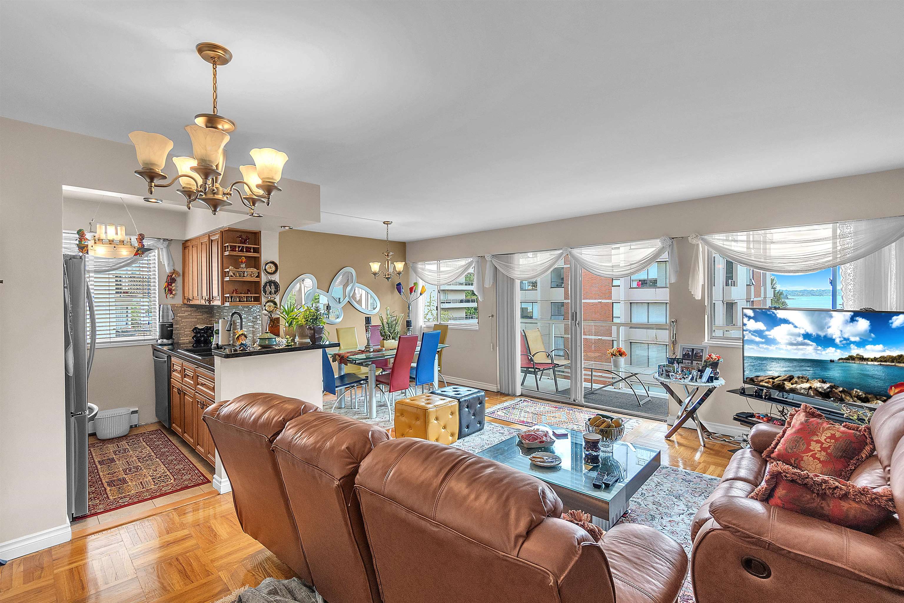 Listing image of 306 1750 ESQUIMALT AVENUE