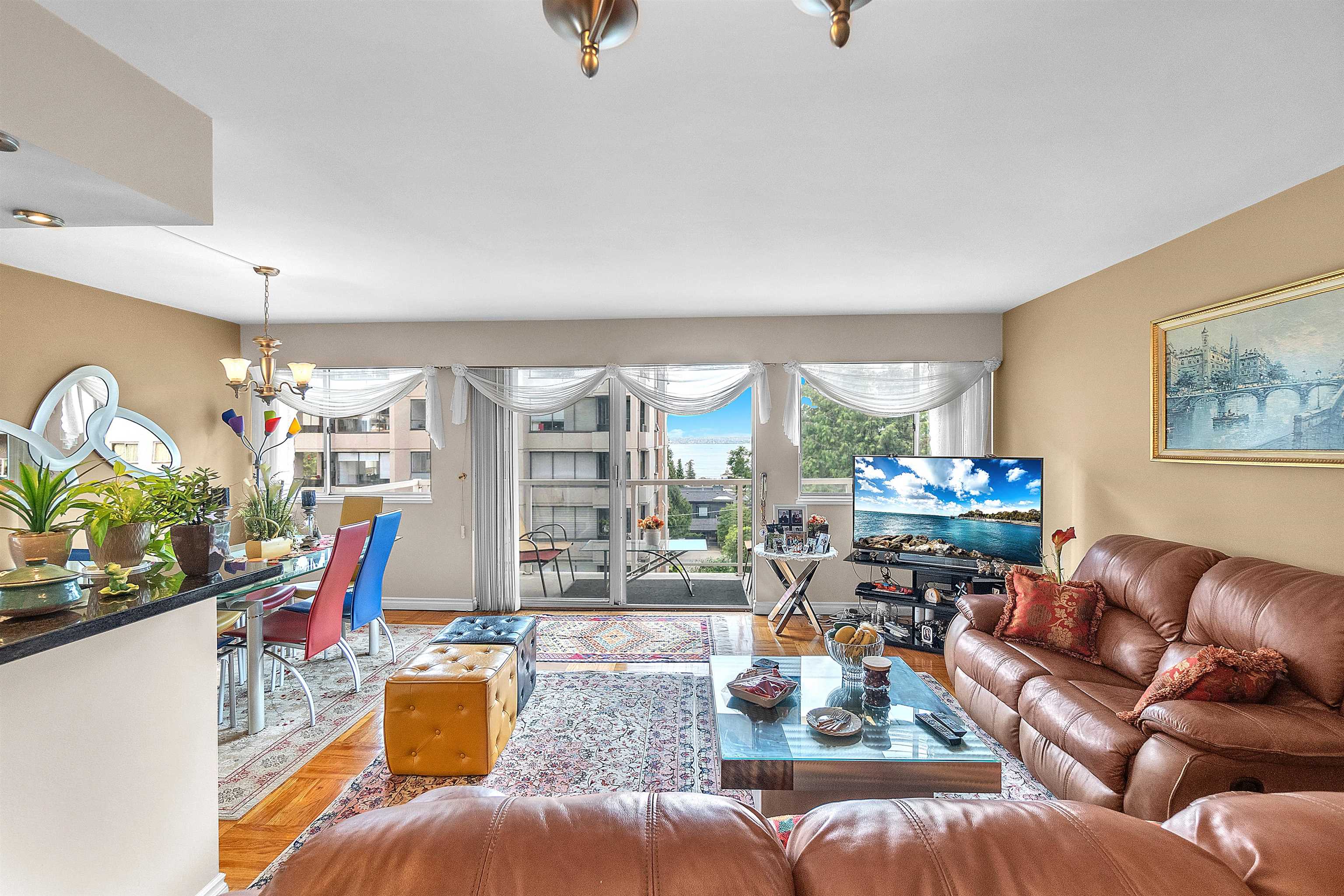Listing image of 306 1750 ESQUIMALT AVENUE