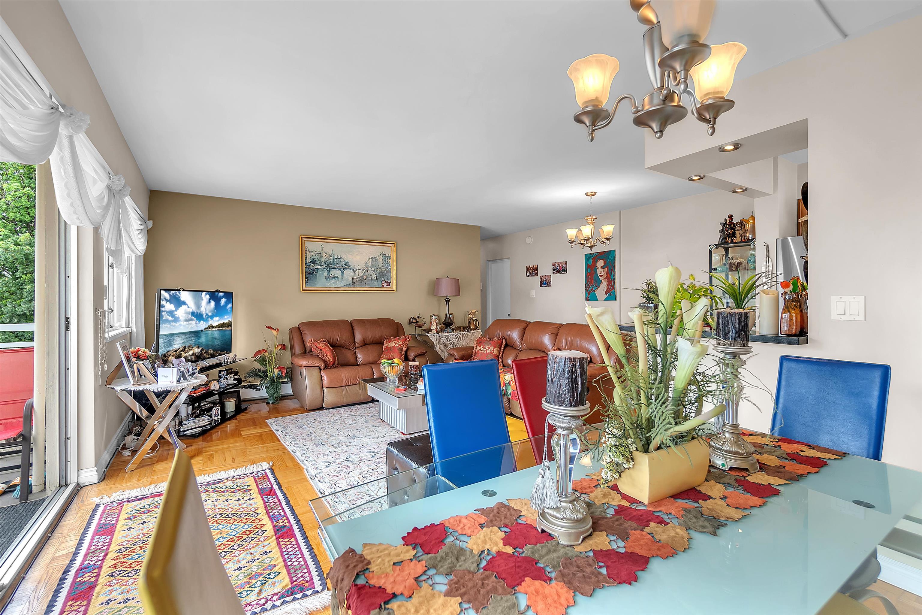 Listing image of 306 1750 ESQUIMALT AVENUE