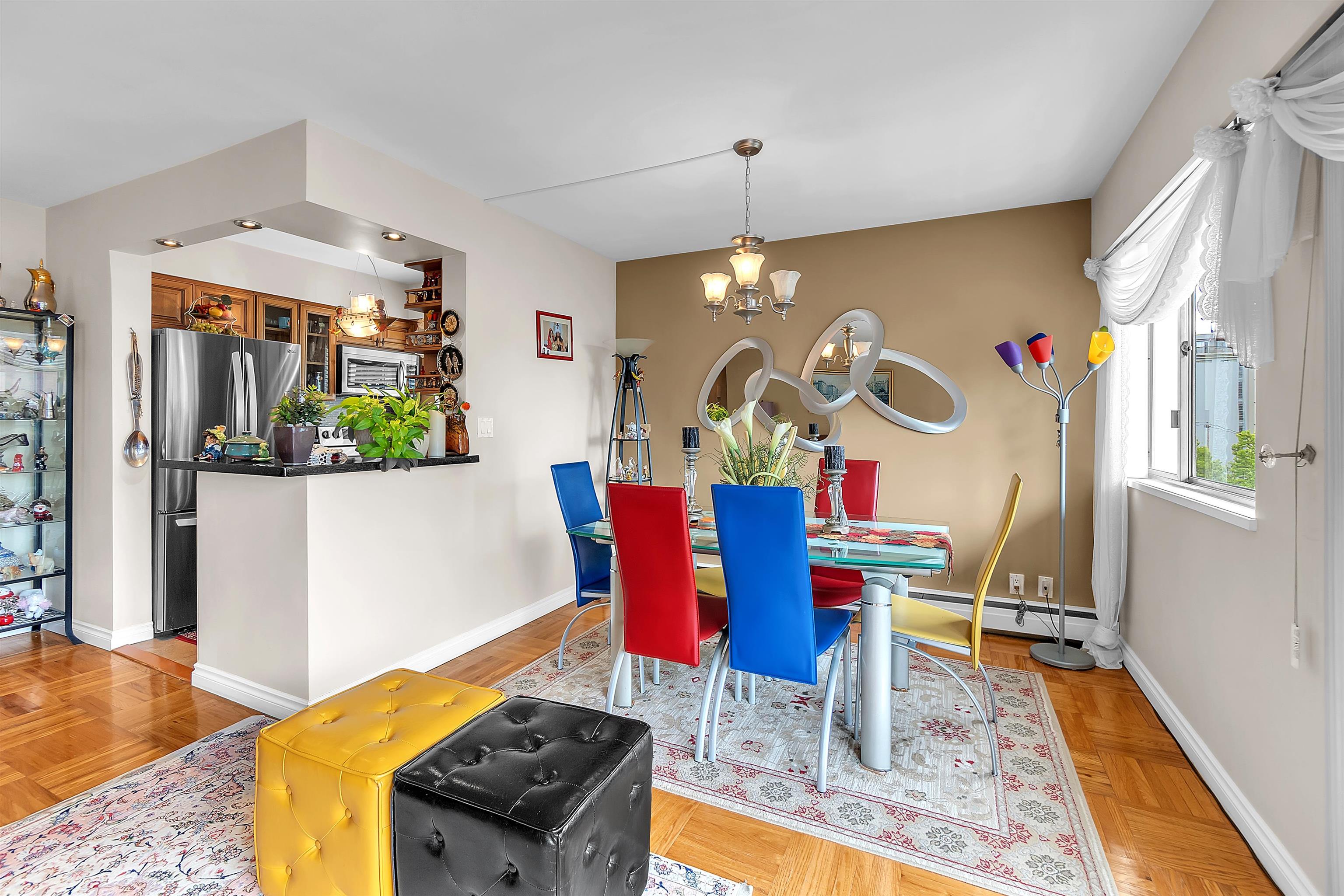 Listing image of 306 1750 ESQUIMALT AVENUE