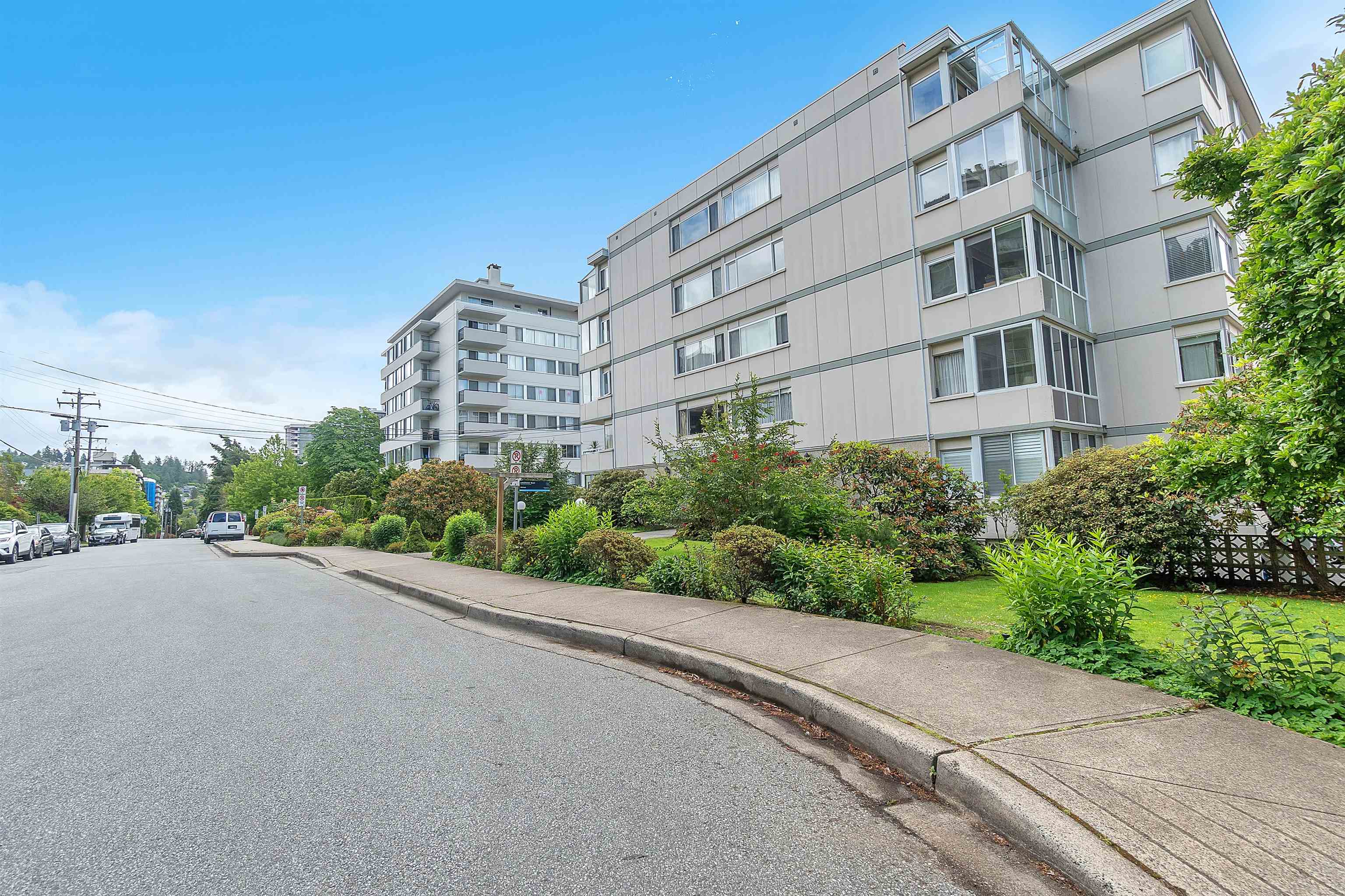 Listing image of 306 1750 ESQUIMALT AVENUE