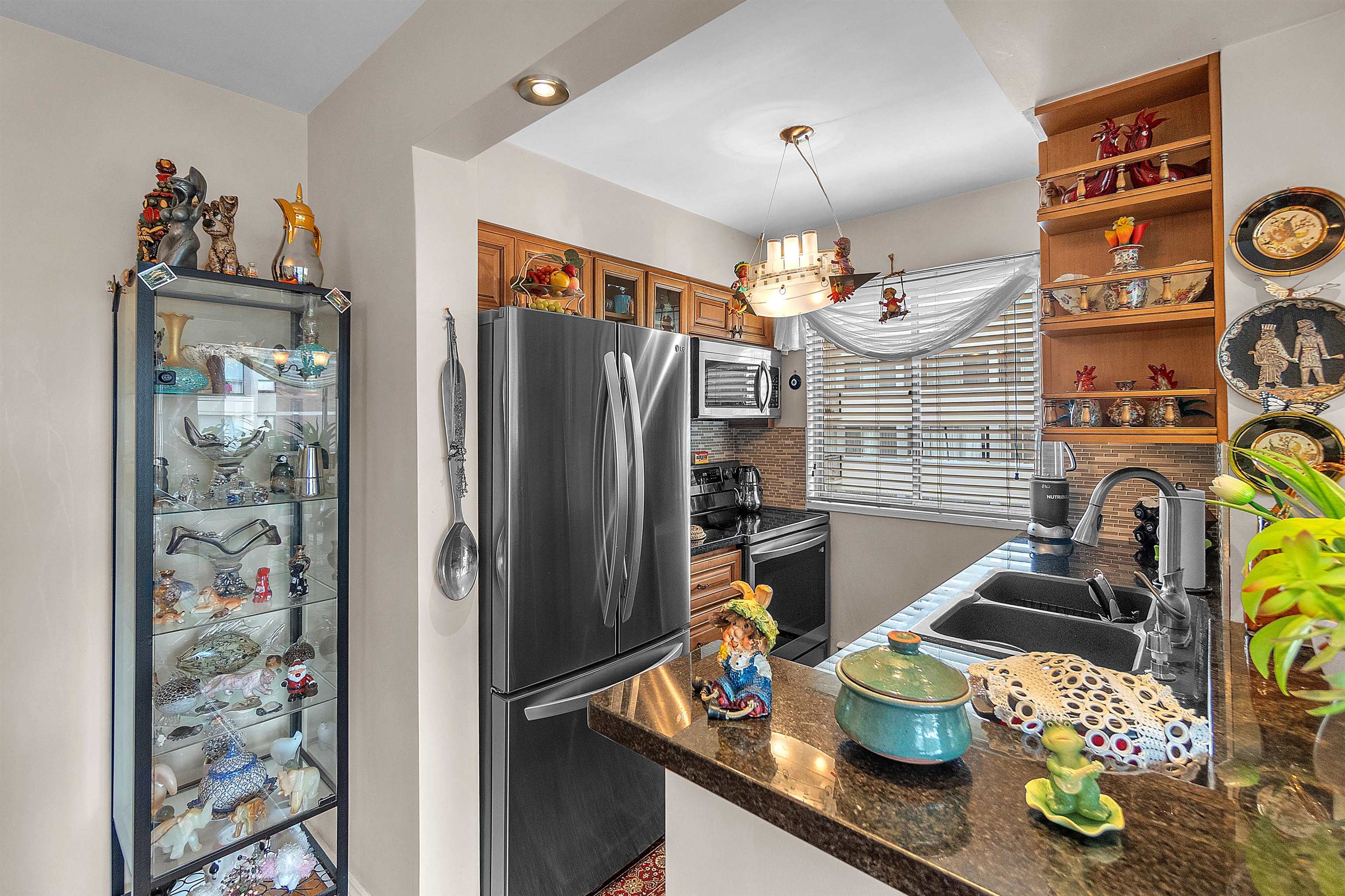 Listing image of 306 1750 ESQUIMALT AVENUE