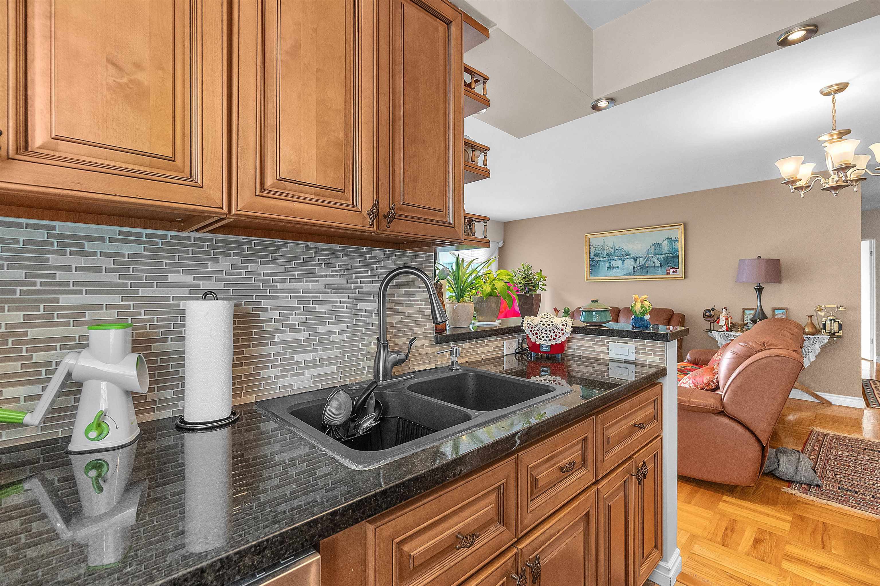 Listing image of 306 1750 ESQUIMALT AVENUE