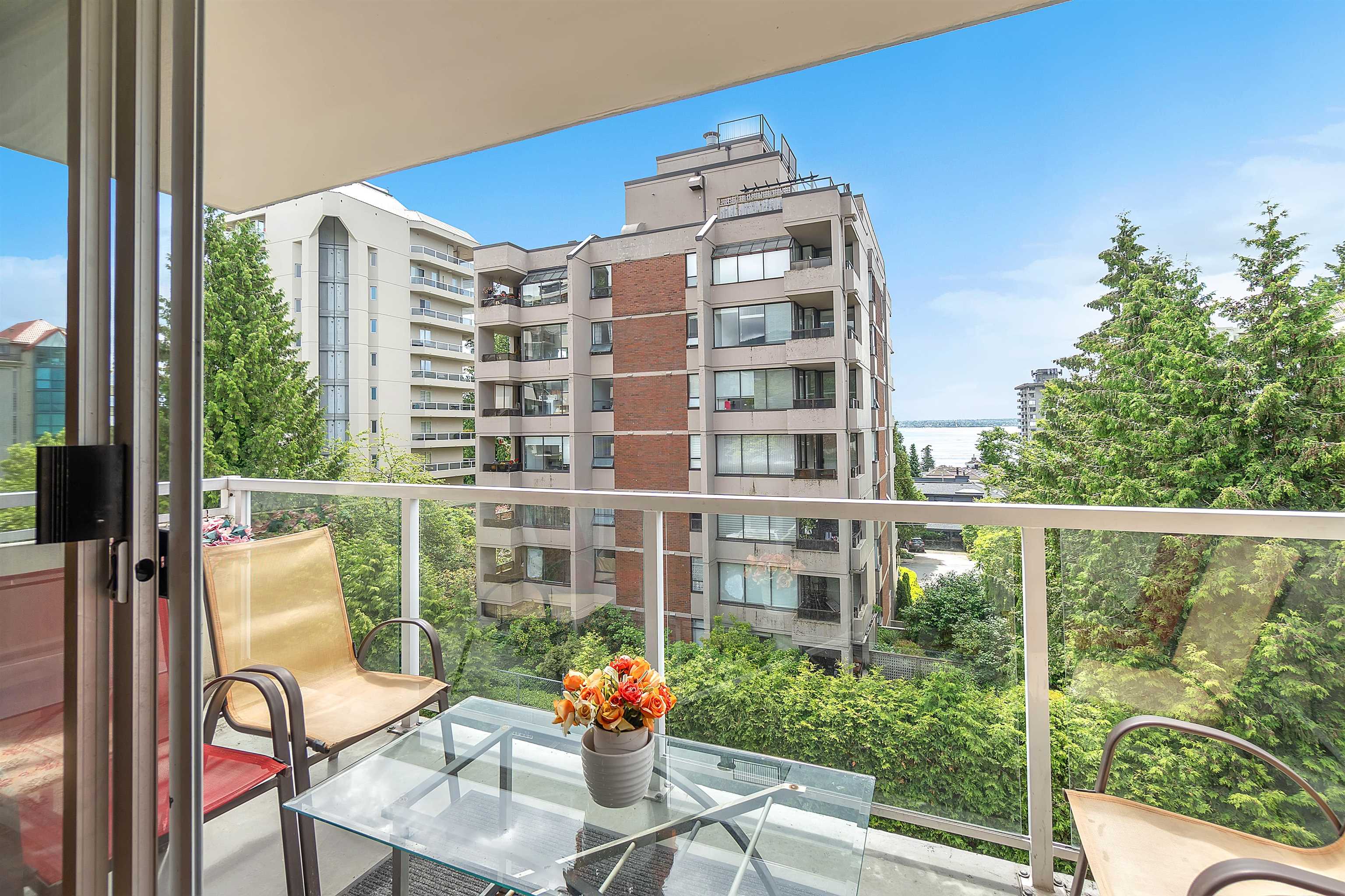 Listing image of 306 1750 ESQUIMALT AVENUE
