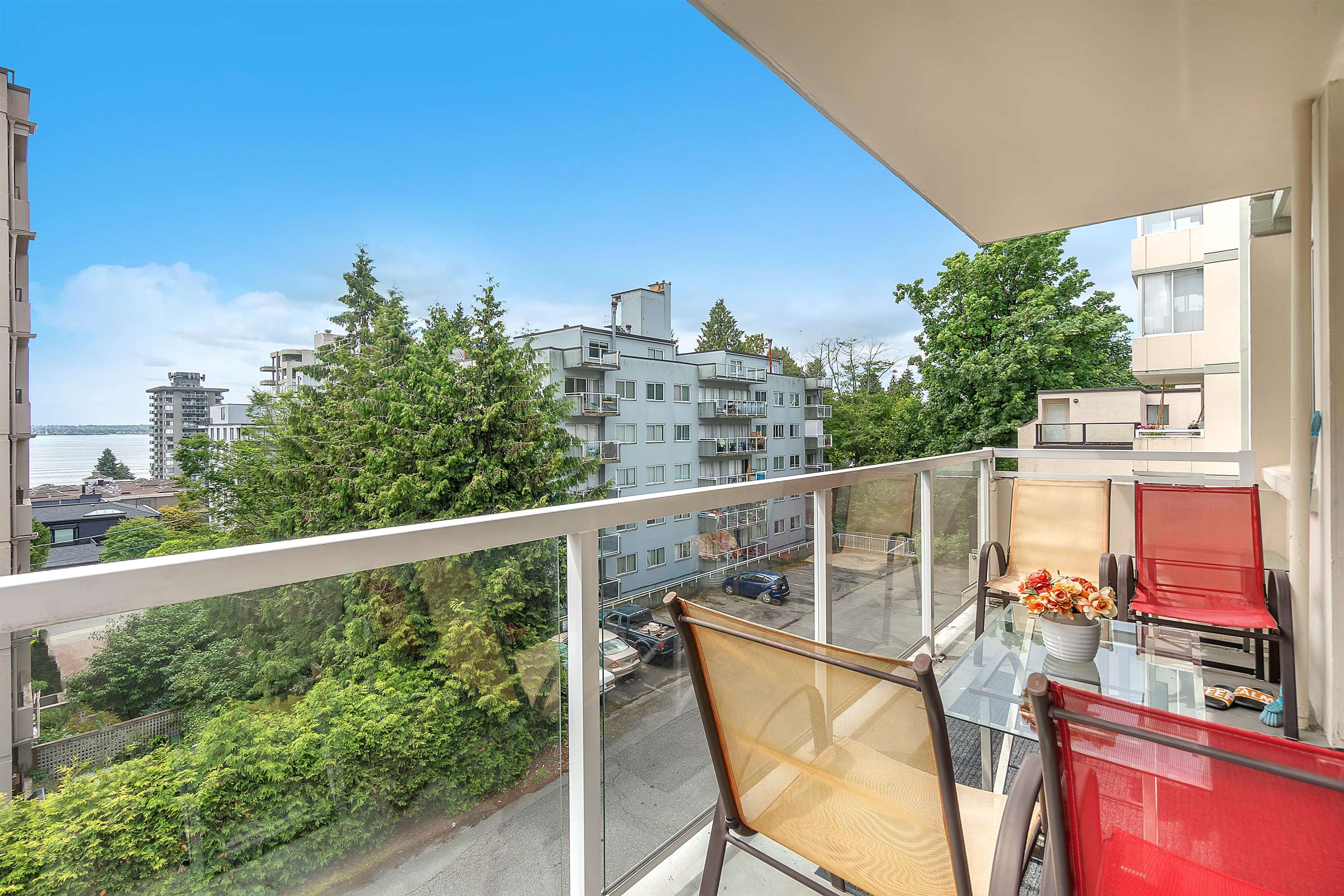 Listing image of 306 1750 ESQUIMALT AVENUE
