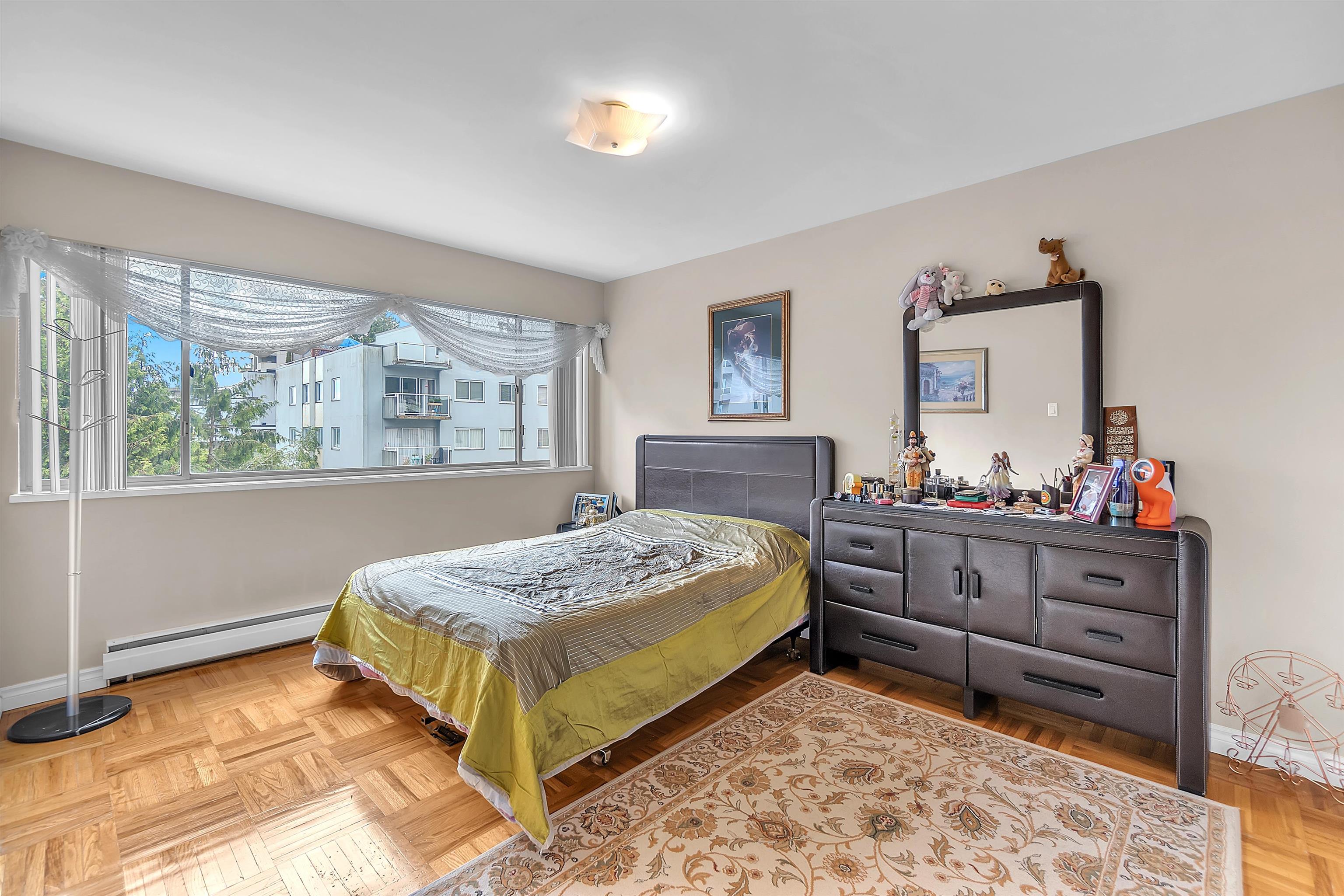 Listing image of 306 1750 ESQUIMALT AVENUE
