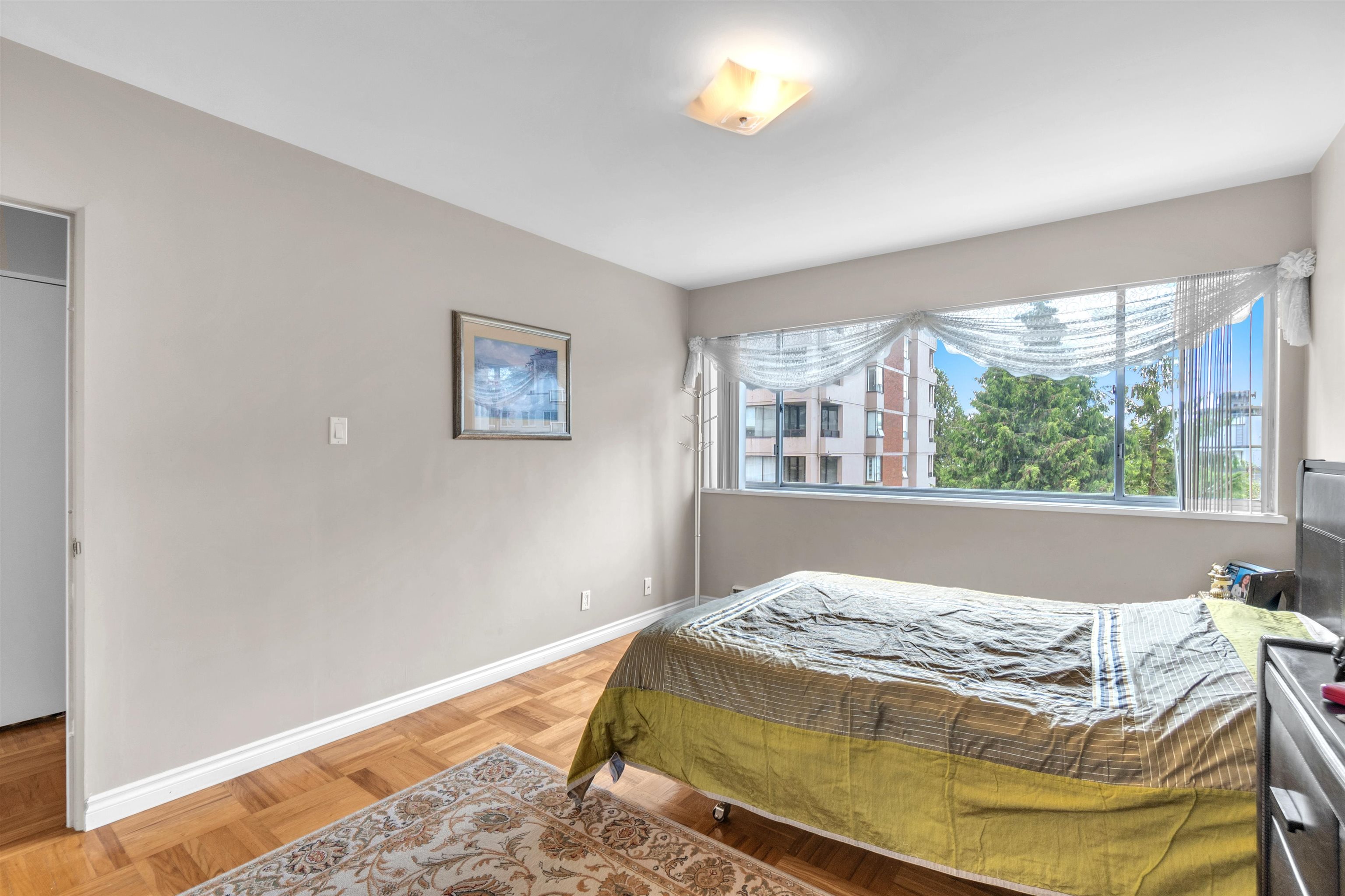 Listing image of 306 1750 ESQUIMALT AVENUE