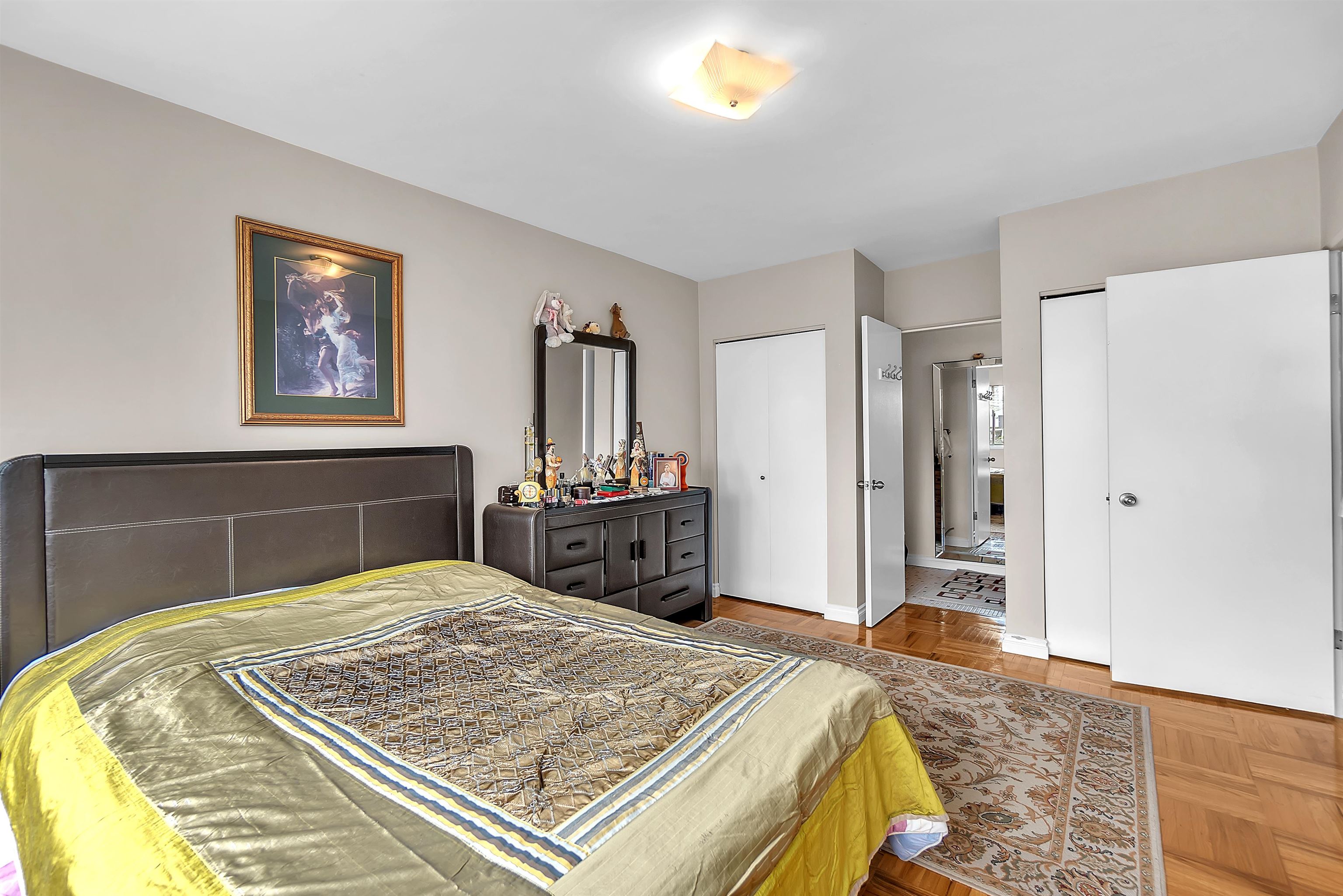 Listing image of 306 1750 ESQUIMALT AVENUE