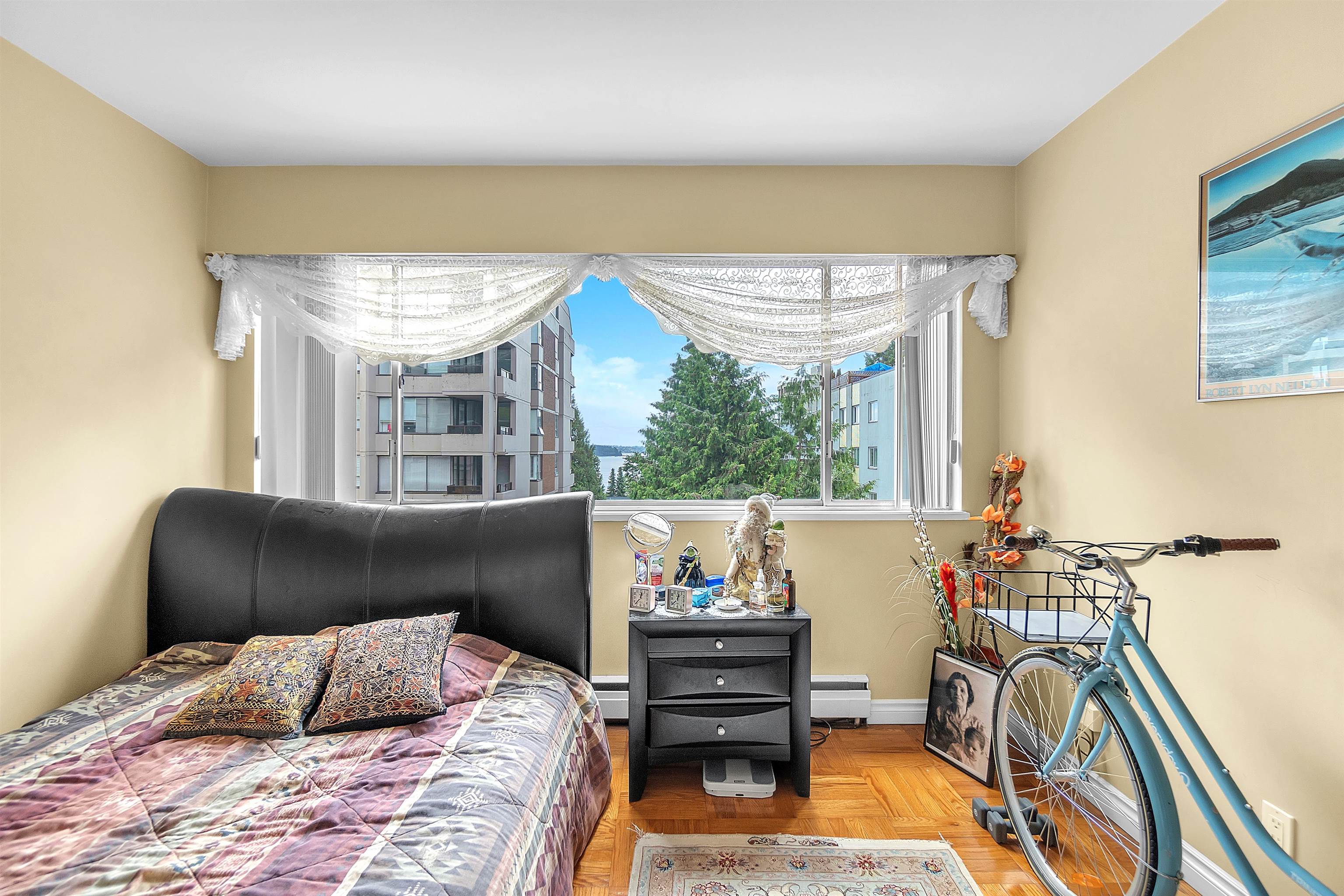 Listing image of 306 1750 ESQUIMALT AVENUE