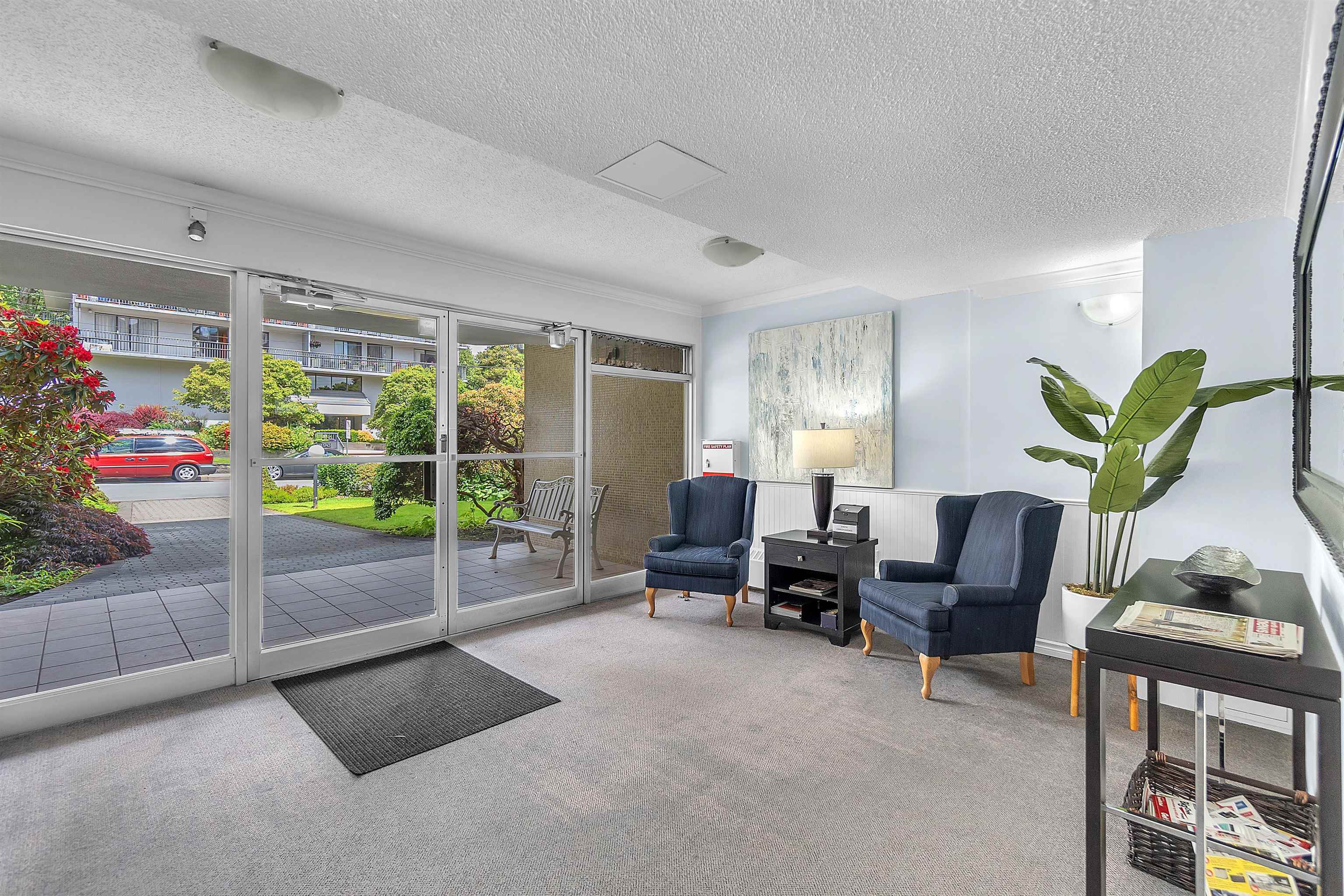 Listing image of 306 1750 ESQUIMALT AVENUE