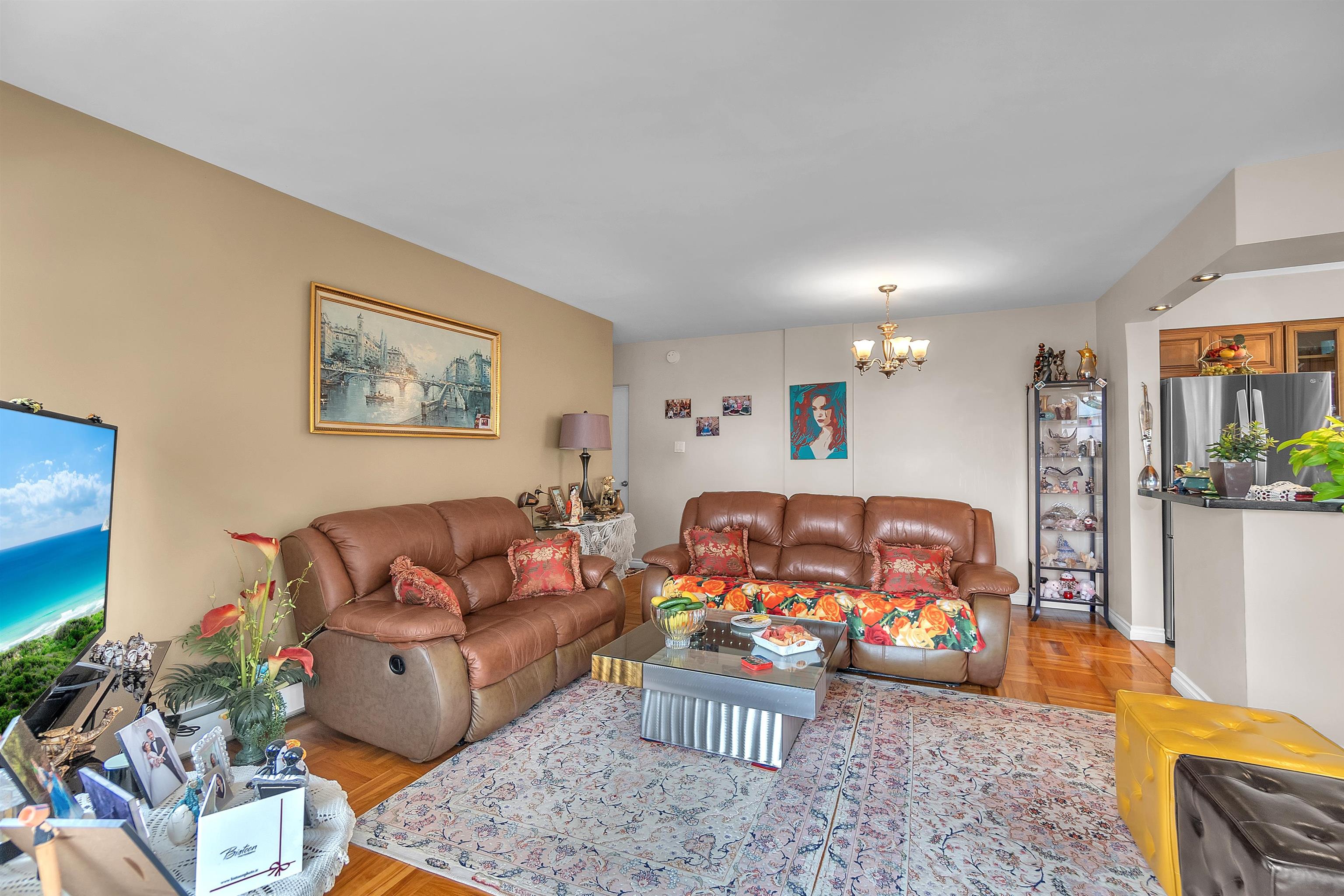 Listing image of 306 1750 ESQUIMALT AVENUE