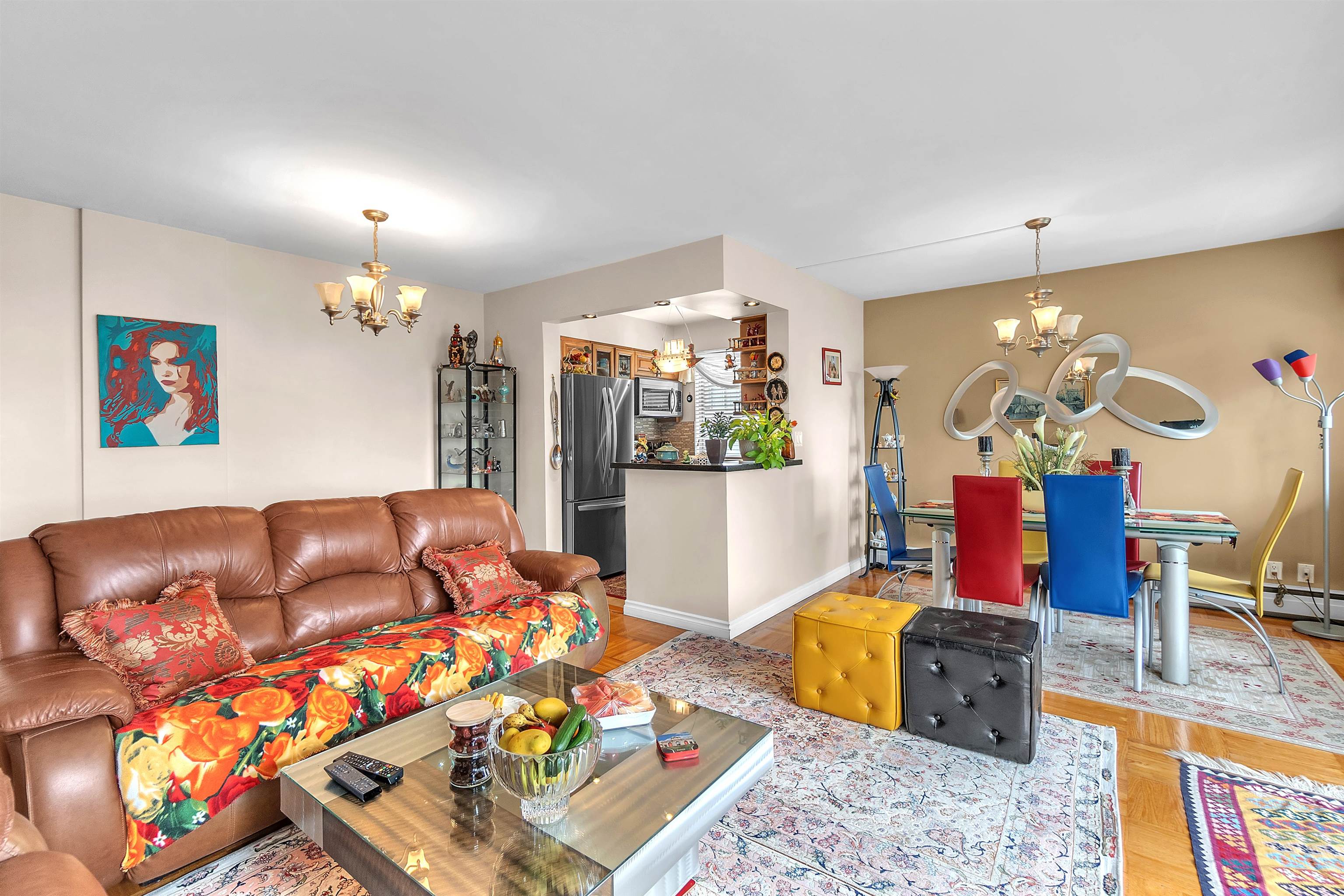 Listing image of 306 1750 ESQUIMALT AVENUE