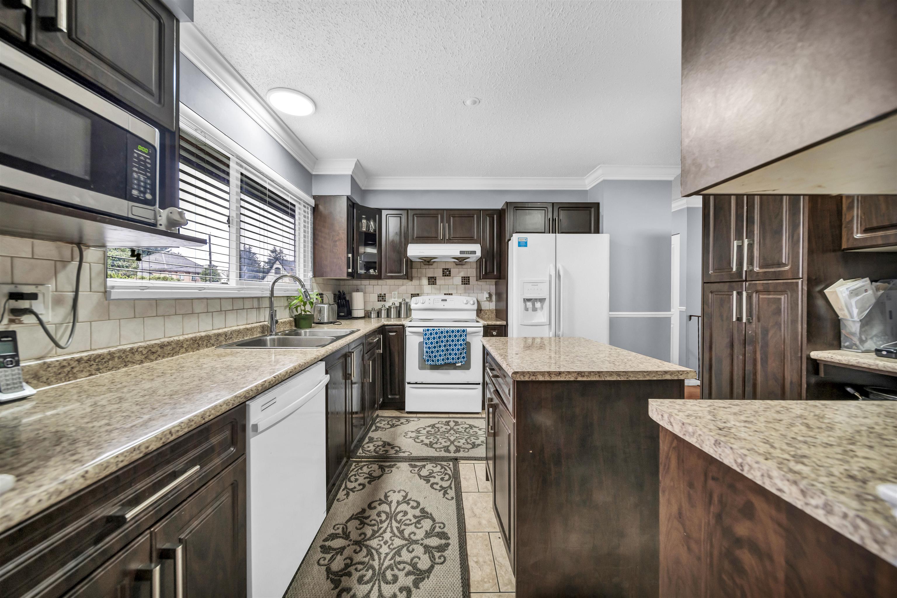 6721 132 Street, Surrey, West Newton, V3W 4L7 3