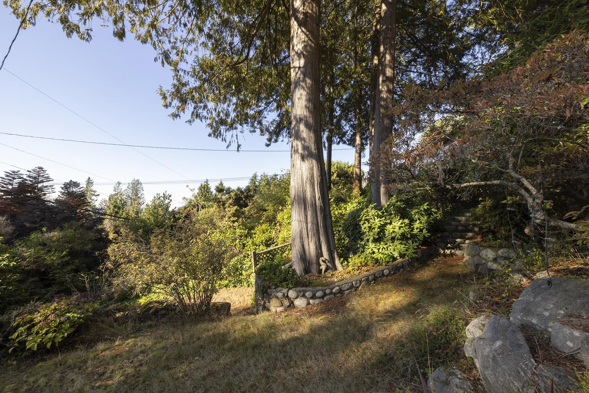 Listing image of 3095 MATHERS AVENUE