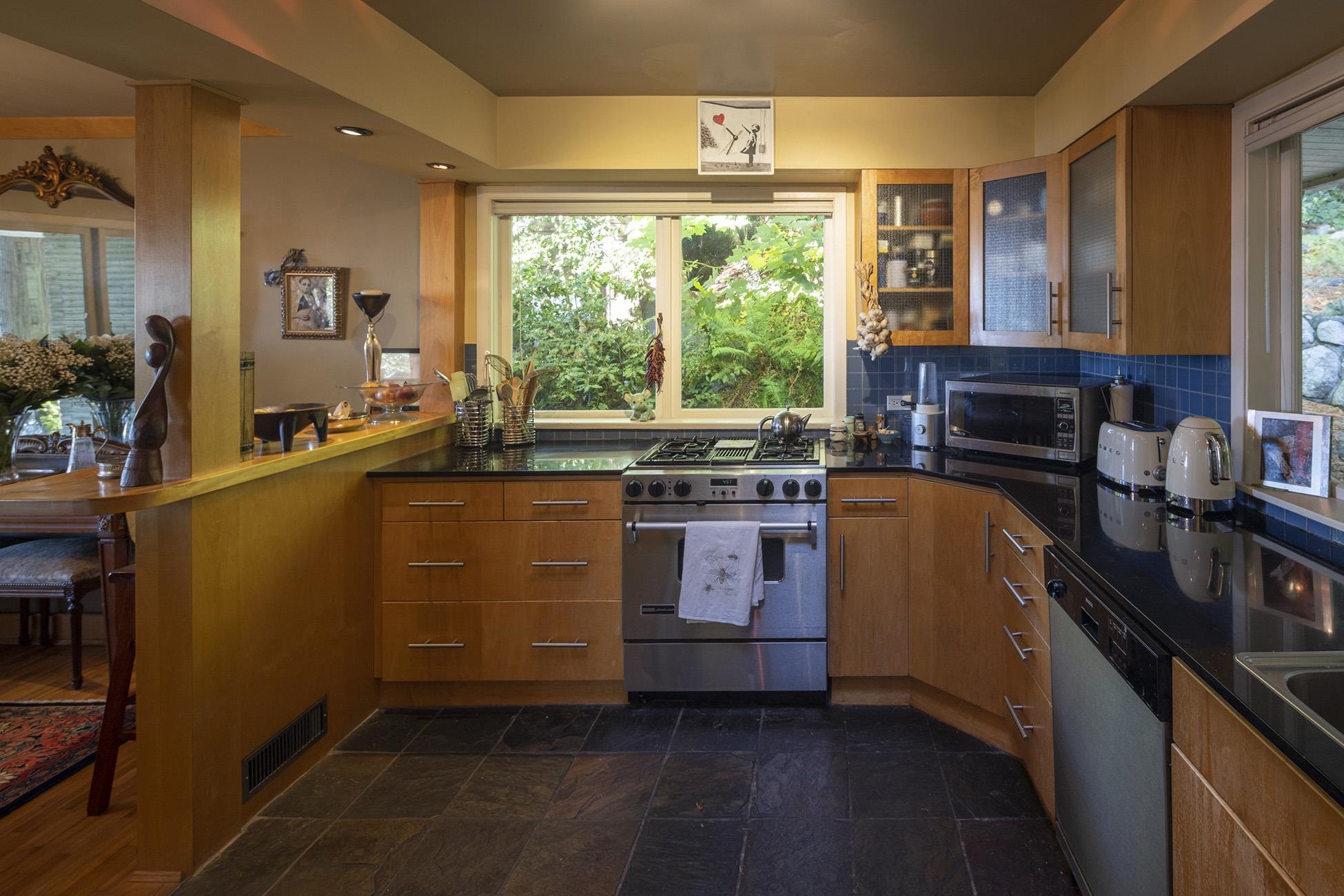 Listing image of 3095 MATHERS AVENUE