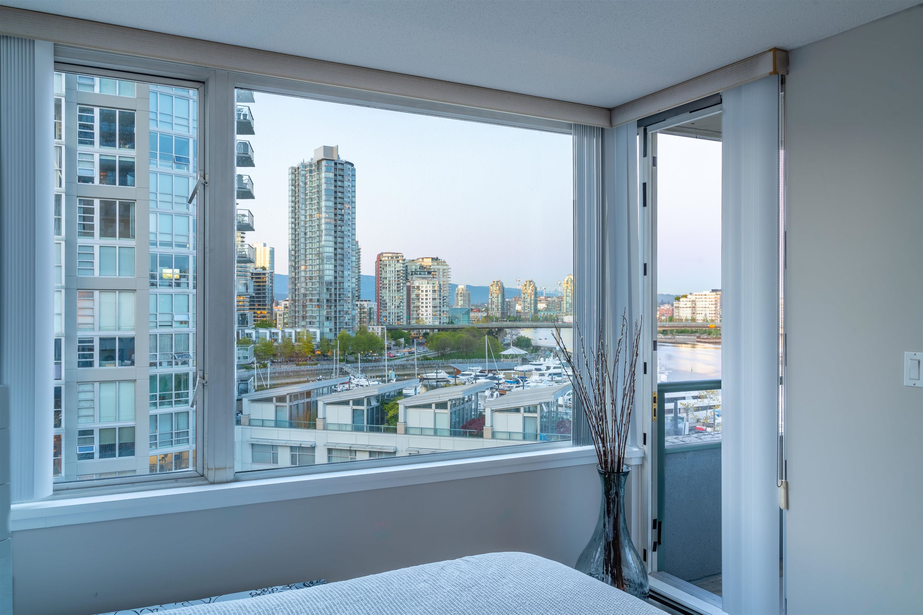 906 1288 Marinaside Crescent, Vancouver, Yaletown, V6Z 2W5 13