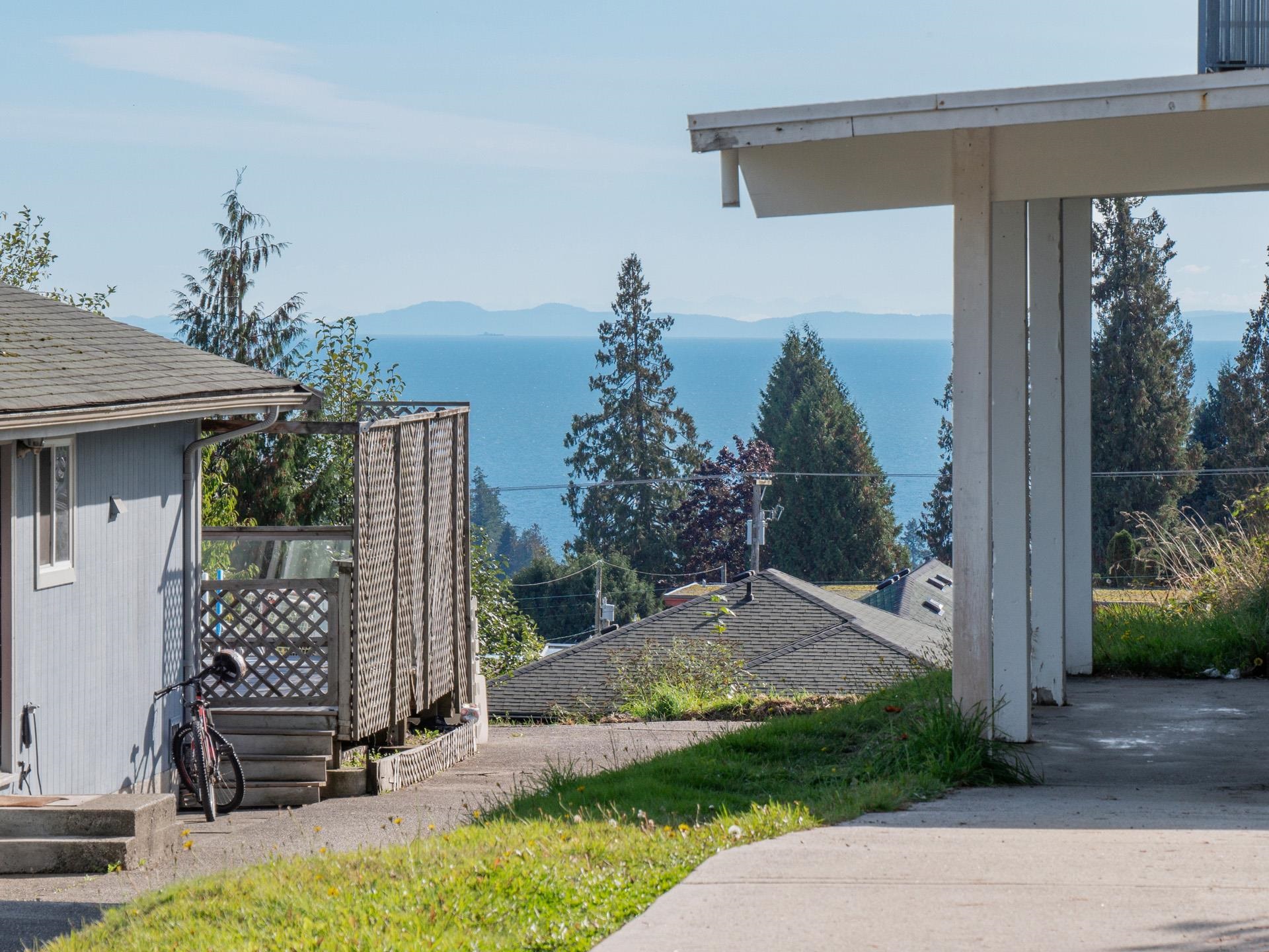 716/718 Hillcrest Road, Gibsons, Gibsons & Area, V0N 1V9 11