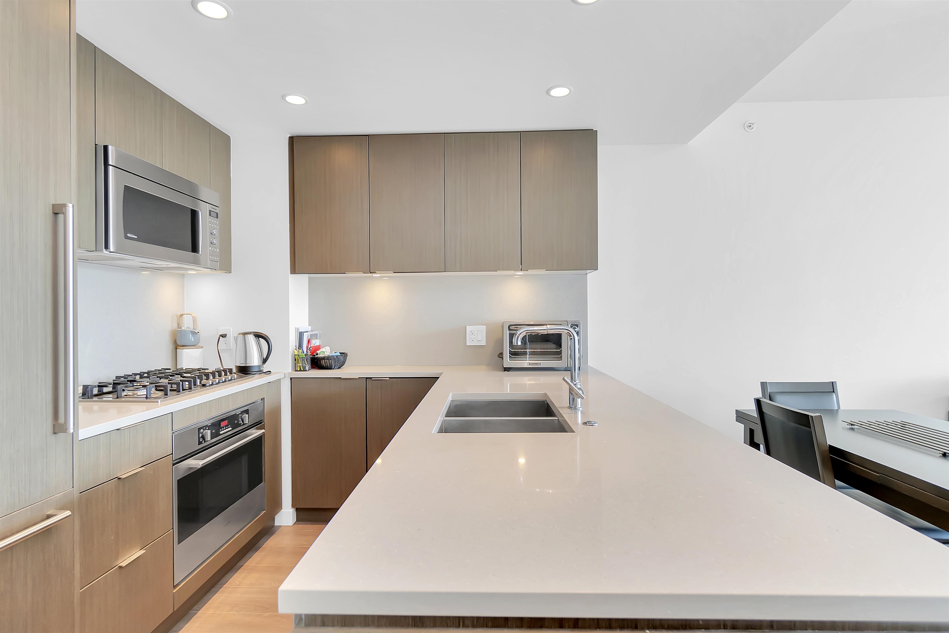 1304 112 E 13th Street, North Vancouver, Central Lonsdale, V7L 0E4 3