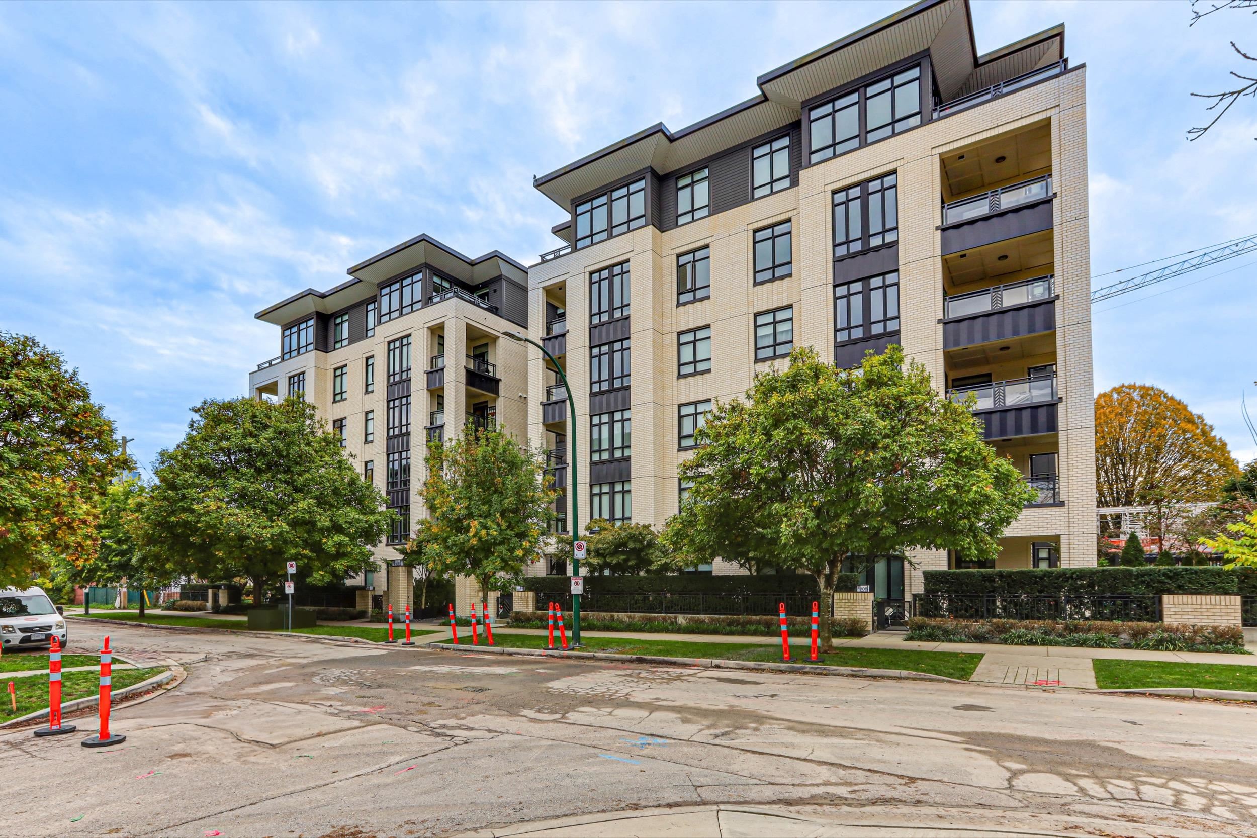Main Apartment/Condo for sale:  2 bedroom 835 sq.ft. (Listed 2024-10-28)