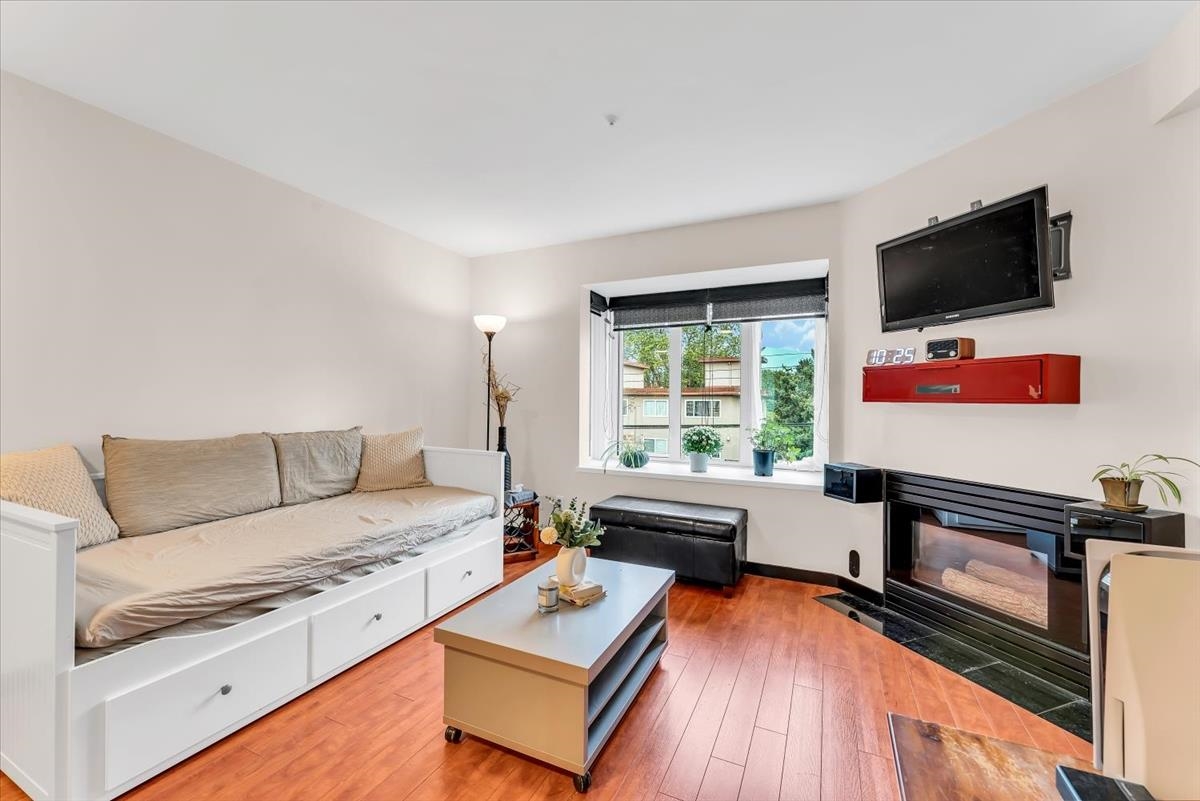 302 2133 Dundas Street, Vancouver, Hastings, V5L 1J7 1