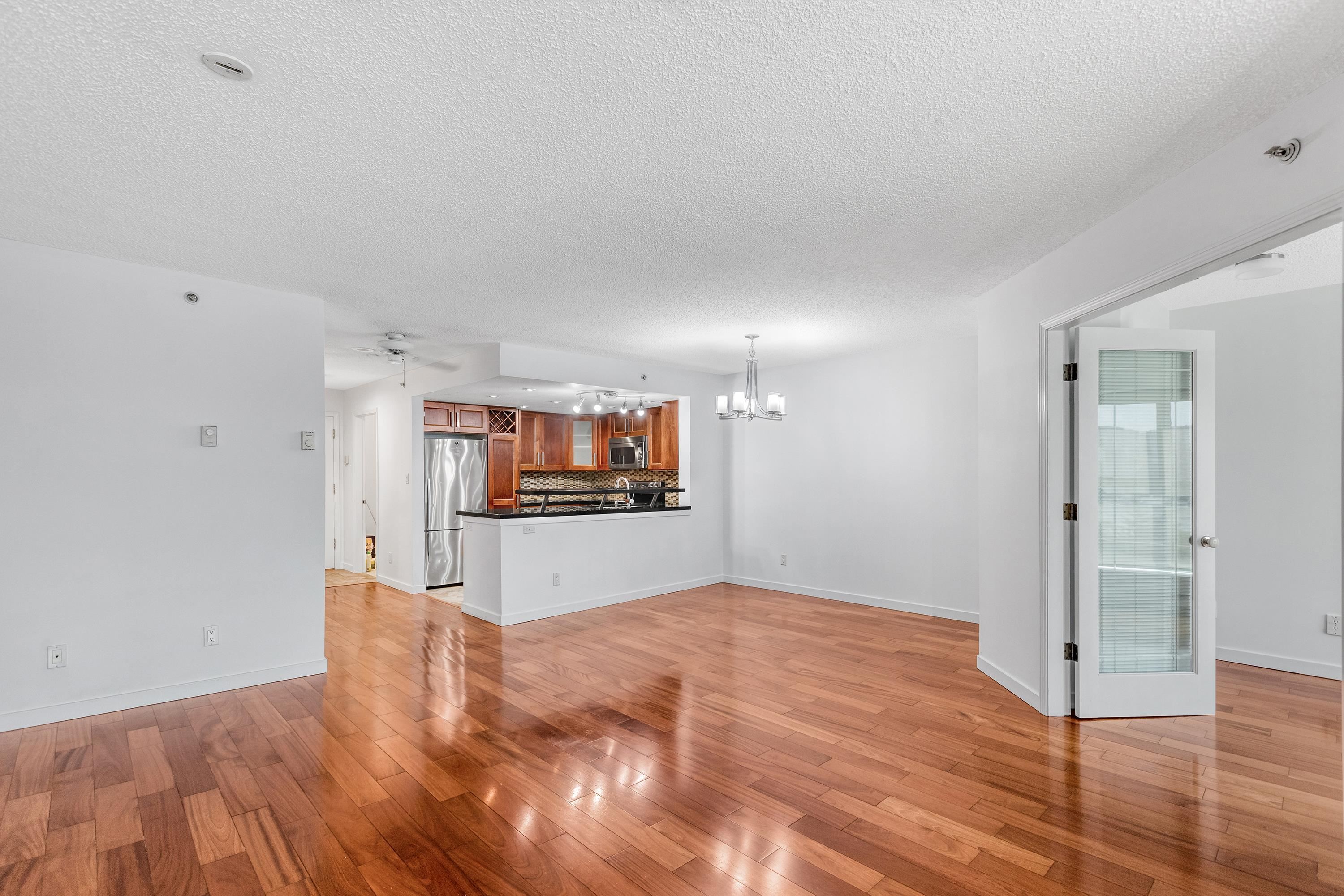 402 1188 Quebec Street, Vancouver, Downtown VE, V6A 4B3 5