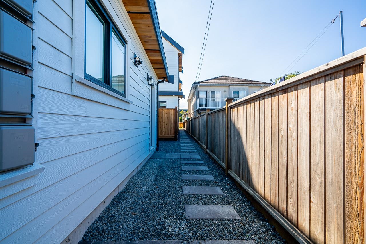 2 2623 Triumph Street, Vancouver, Hastings Sunrise, V5K 1T1 27