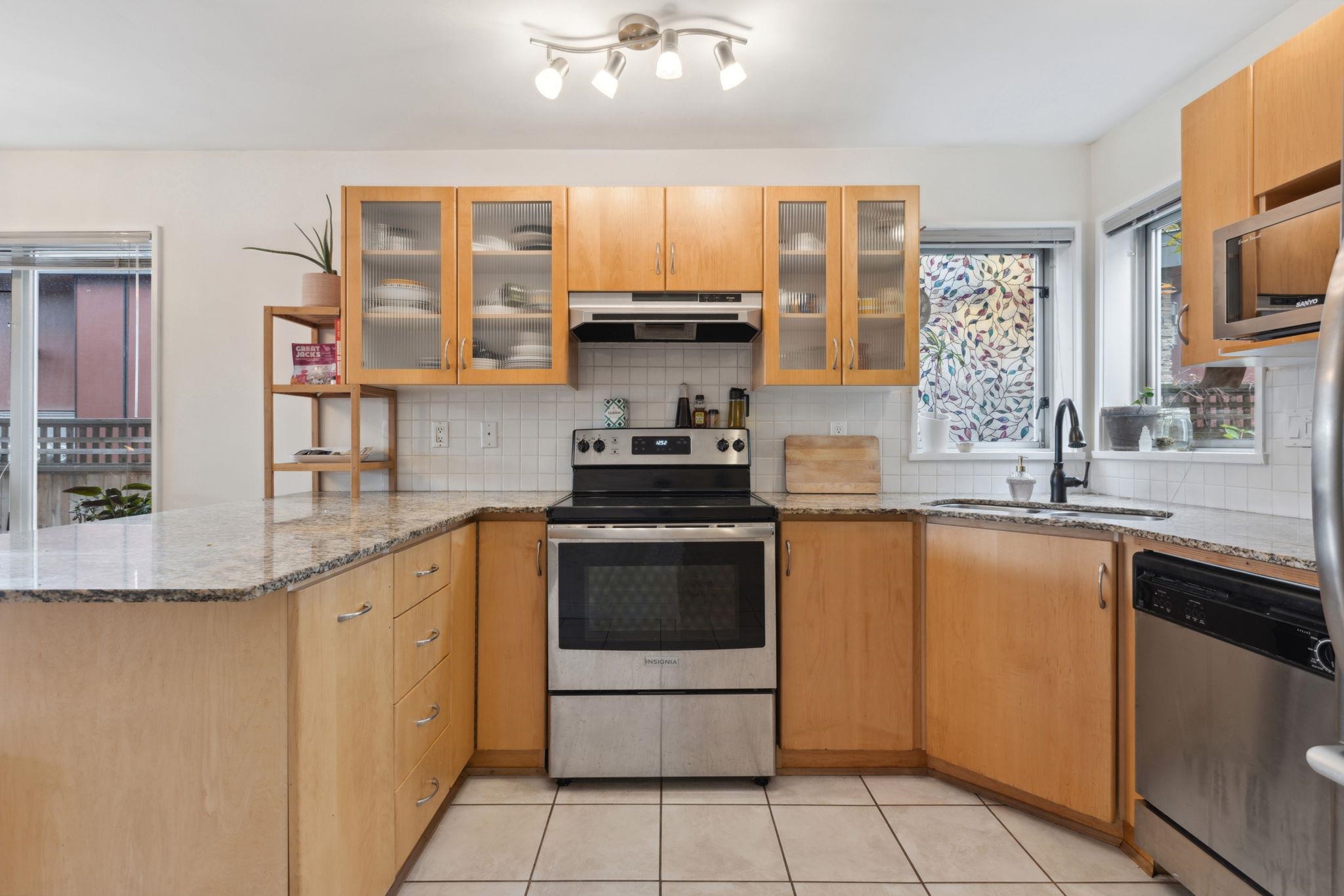 C 229 W 5th Street, North Vancouver, Lower Lonsdale, V7M 1J9 12