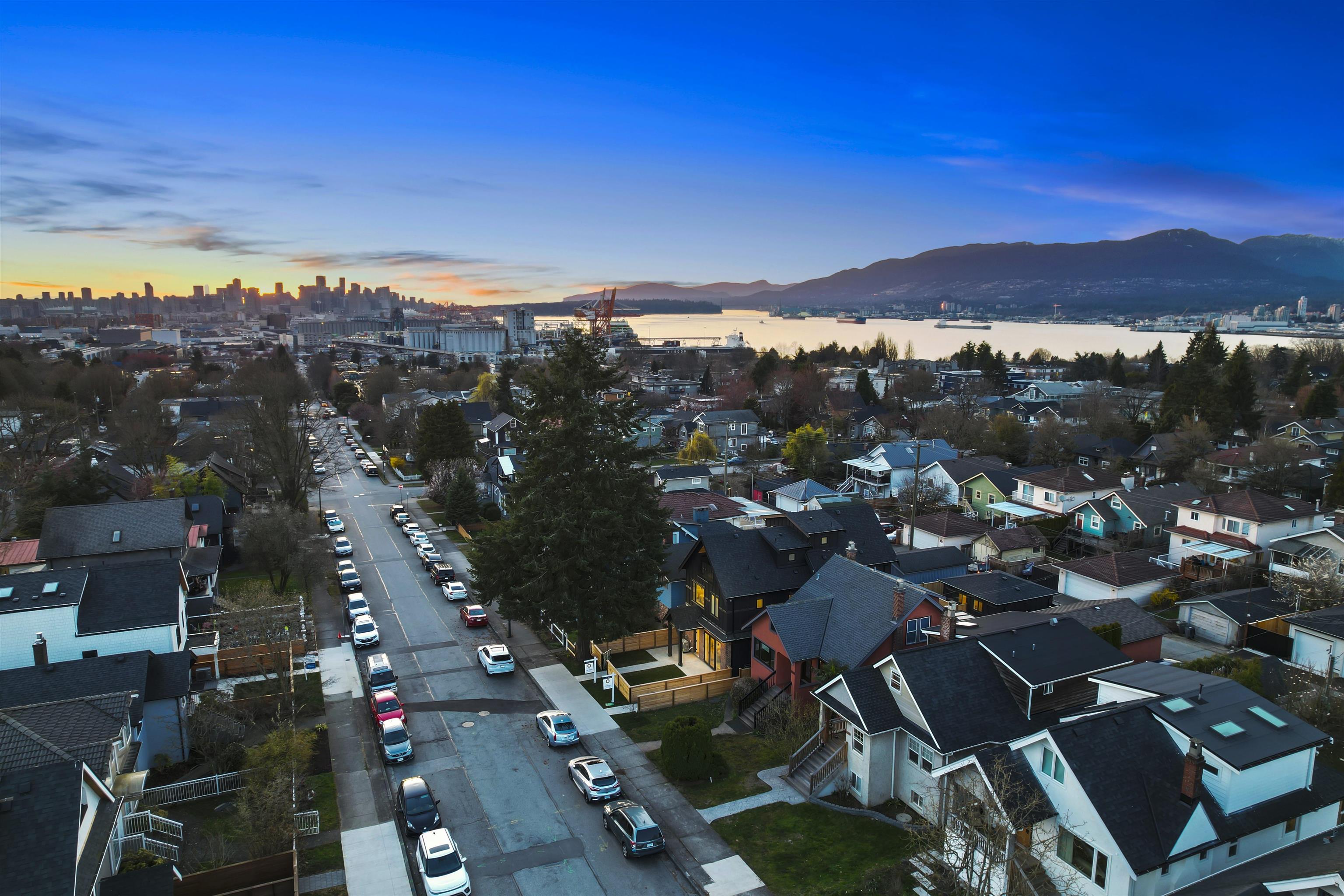 2551 Triumph Street, Vancouver, Hastings Sunrise, V5K 1S7 5