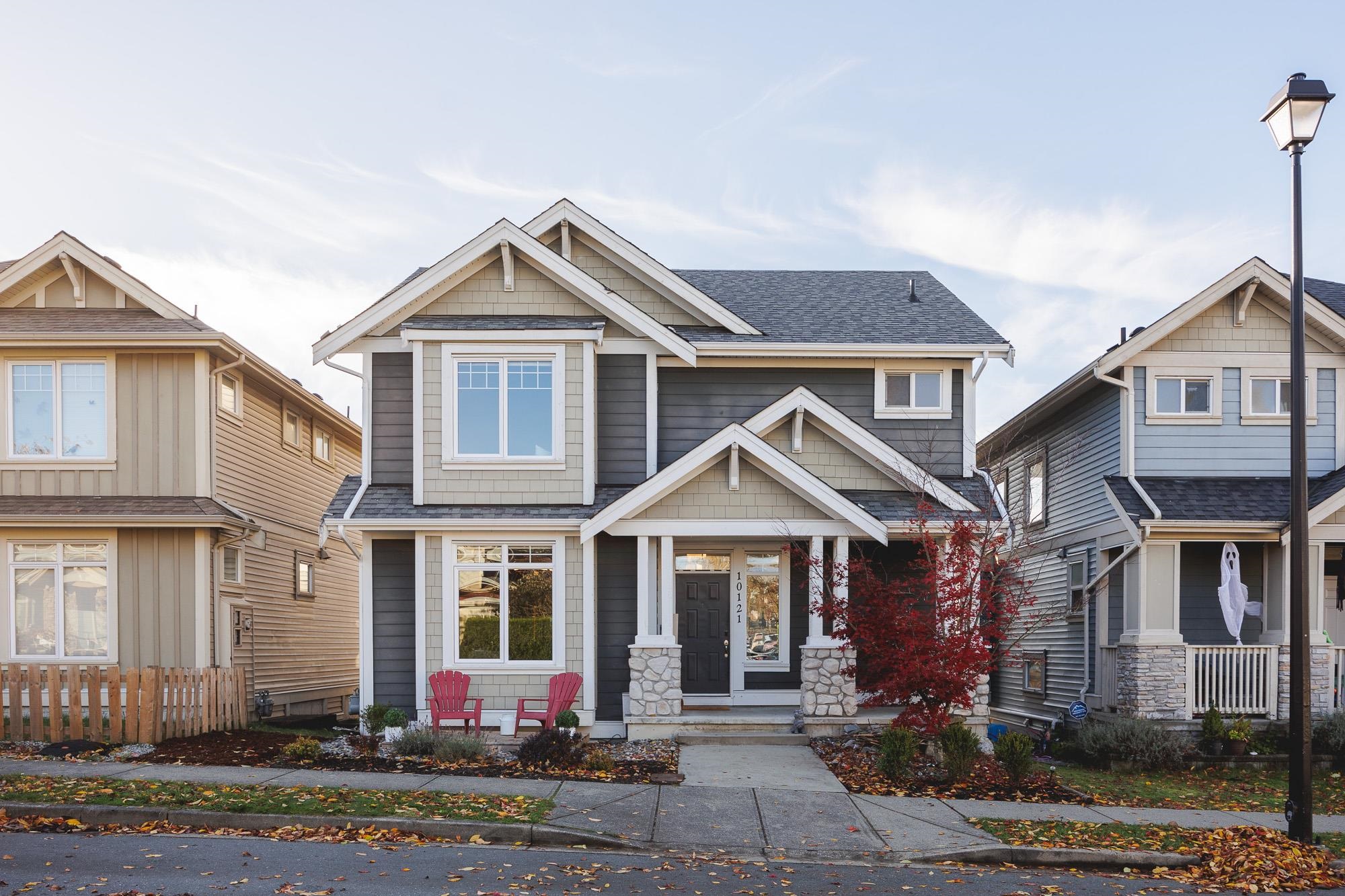 Albion House/Single Family for sale:  4 bedroom 2,822 sq.ft. (Listed 2024-11-26)