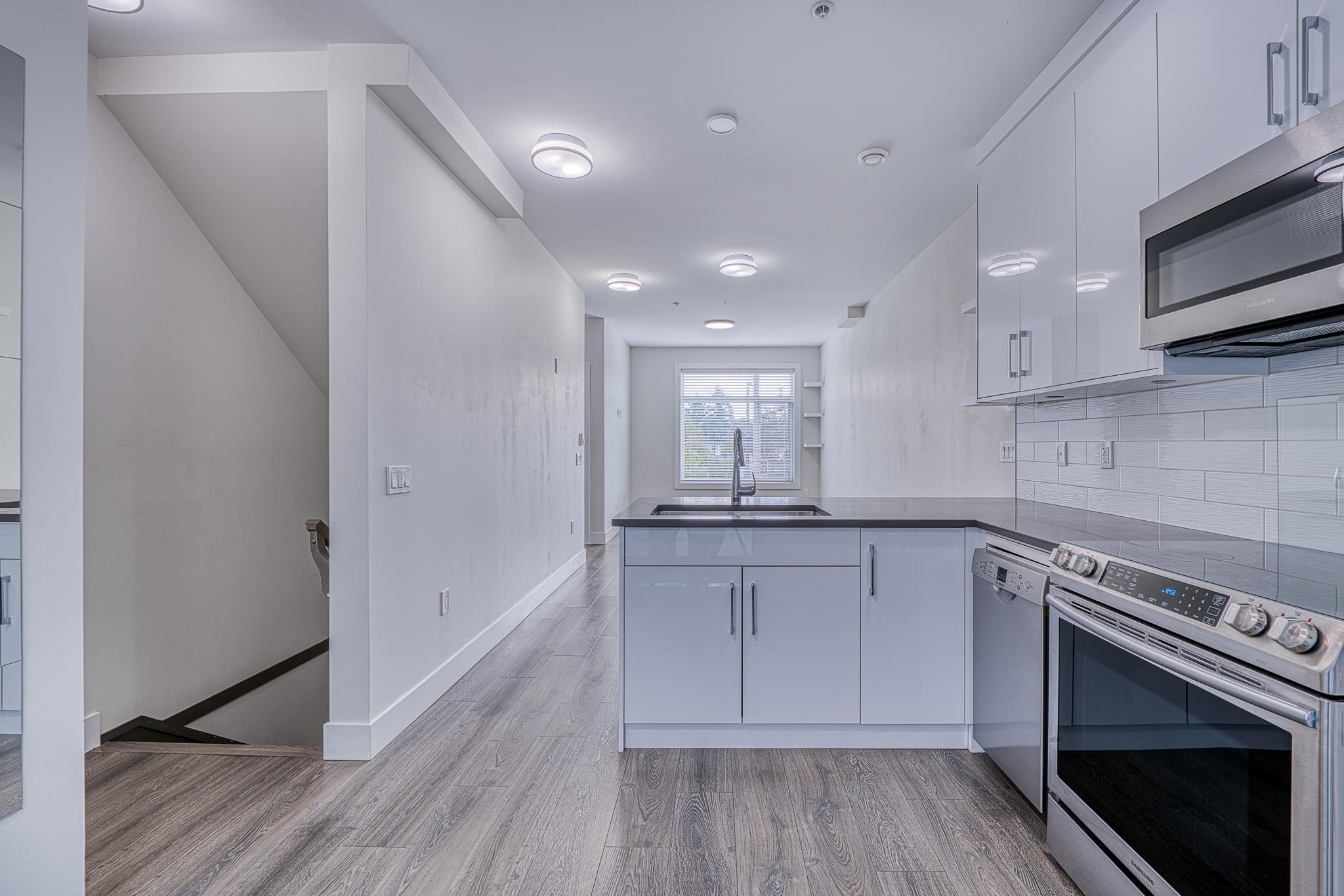 5063 Earles Street, Vancouver, Collingwood VE, V5R 3R8 4