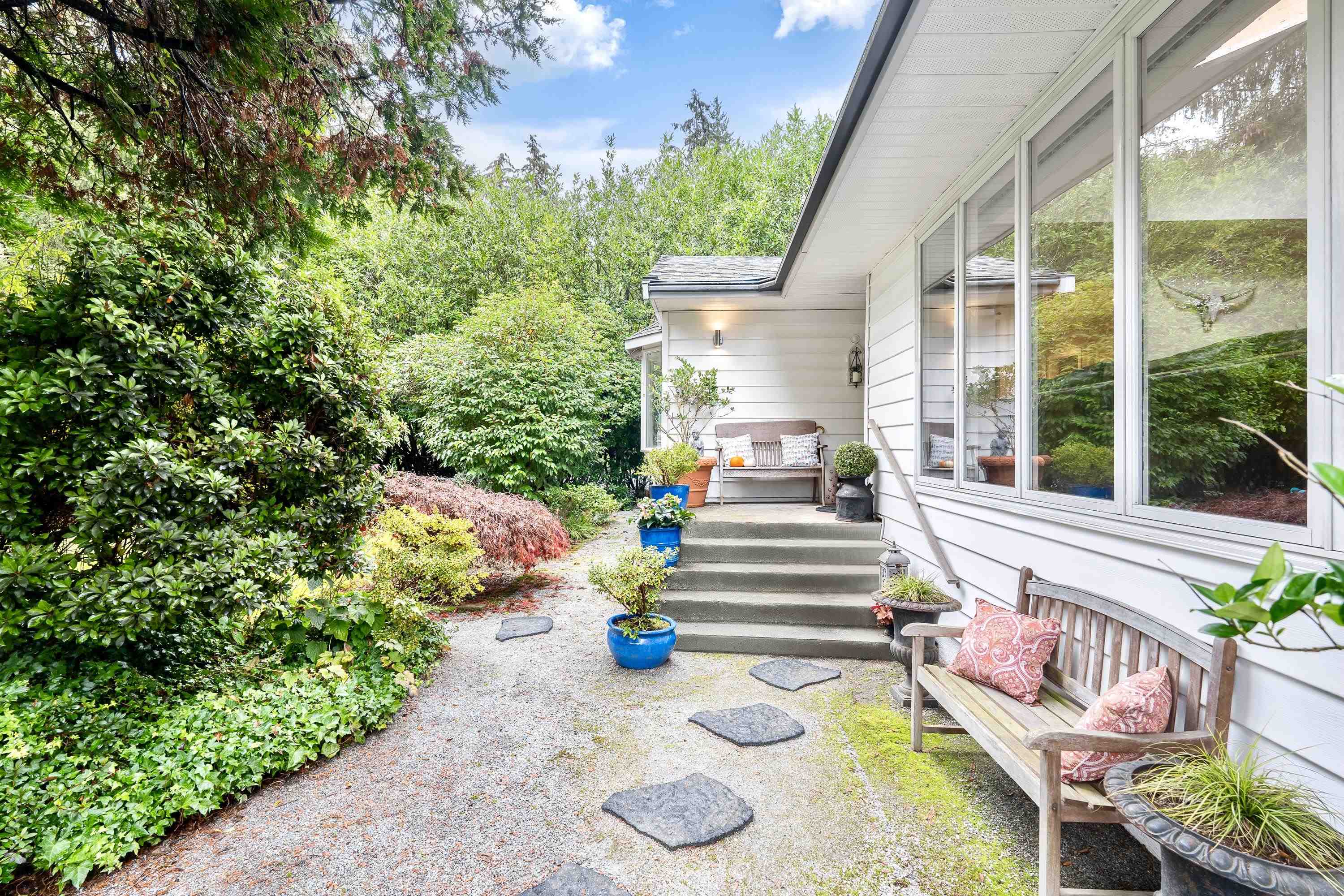 830 Mathers Avenue, West Vancouver, Sentinel Hill, V7T 2G1 1