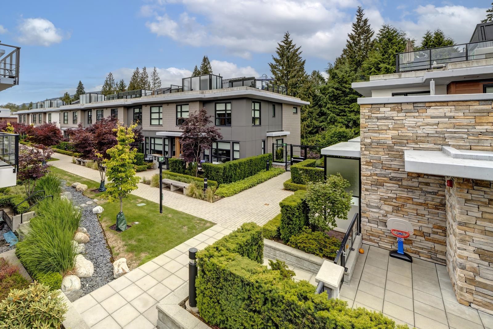 306 3220 Connaught Crescent, North Vancouver, Edgemont, V7R 0A5 17