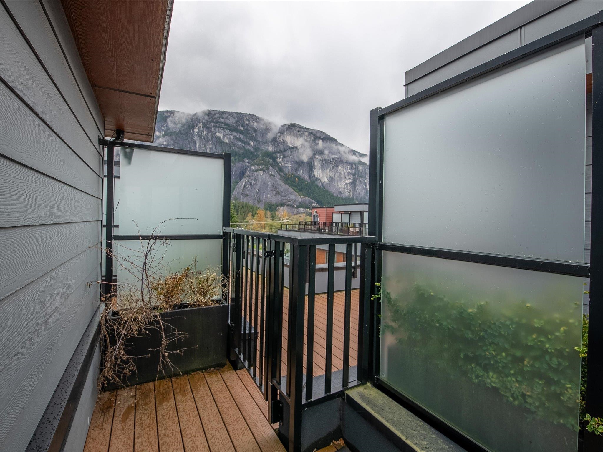 211 37808 Third Avenue, Squamish, Downtown SQ, V8B 1B9 18