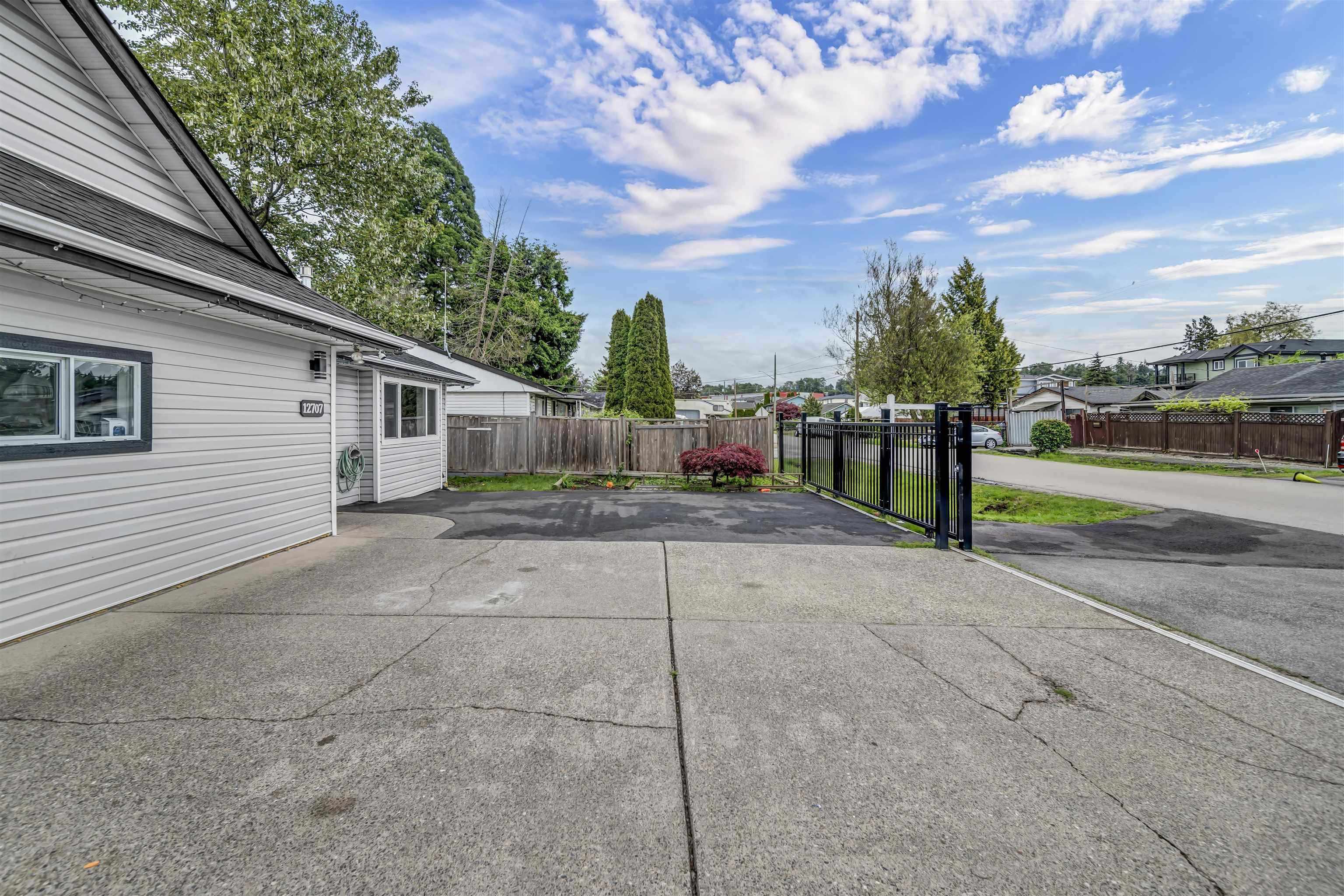 12707 113b Avenue, Surrey, Bridgeview, V3V 3N2 3